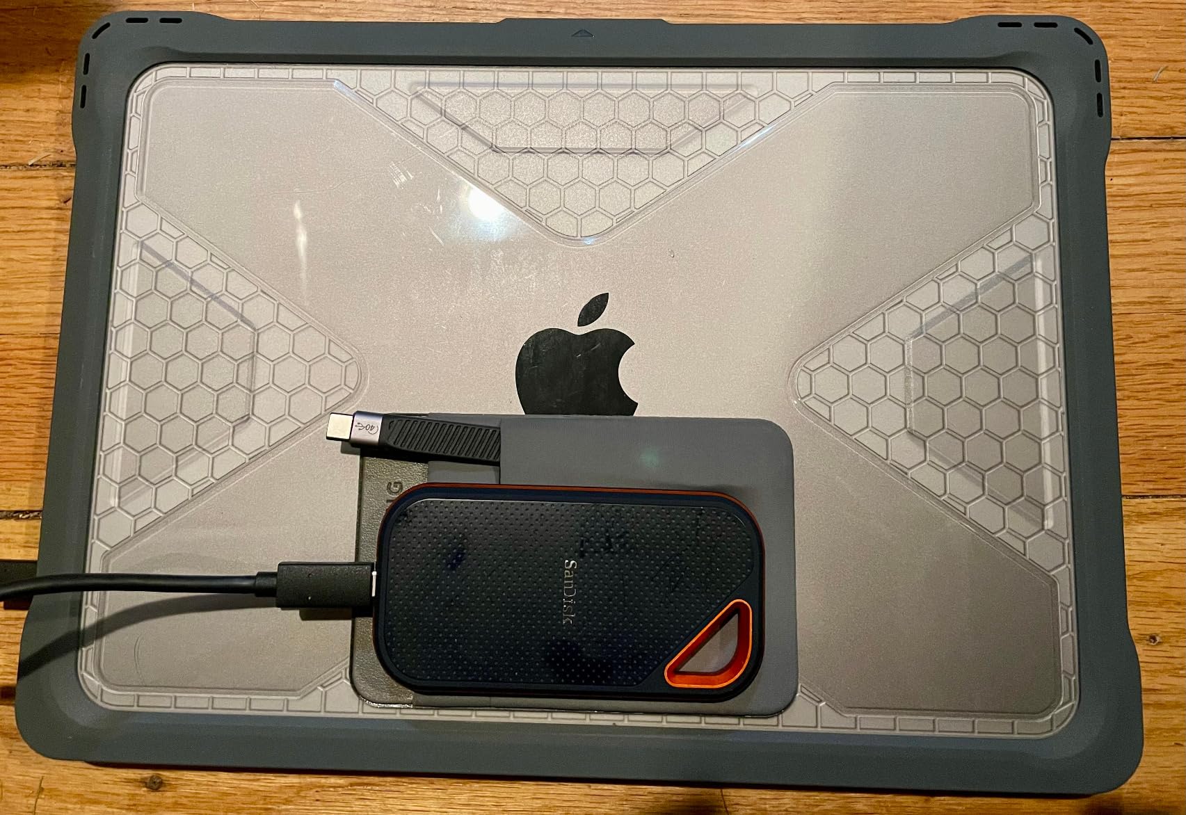 SanDisk 1TB Extreme PRO Portable SSD - Up to 2000MB/s - USB-C, USB 3.2 Gen 2x2, IP65 Water and Dust Resistance, Updated Firmware - External Solid State Drive - SDSSDE81-1T00-G25 customer photo 2