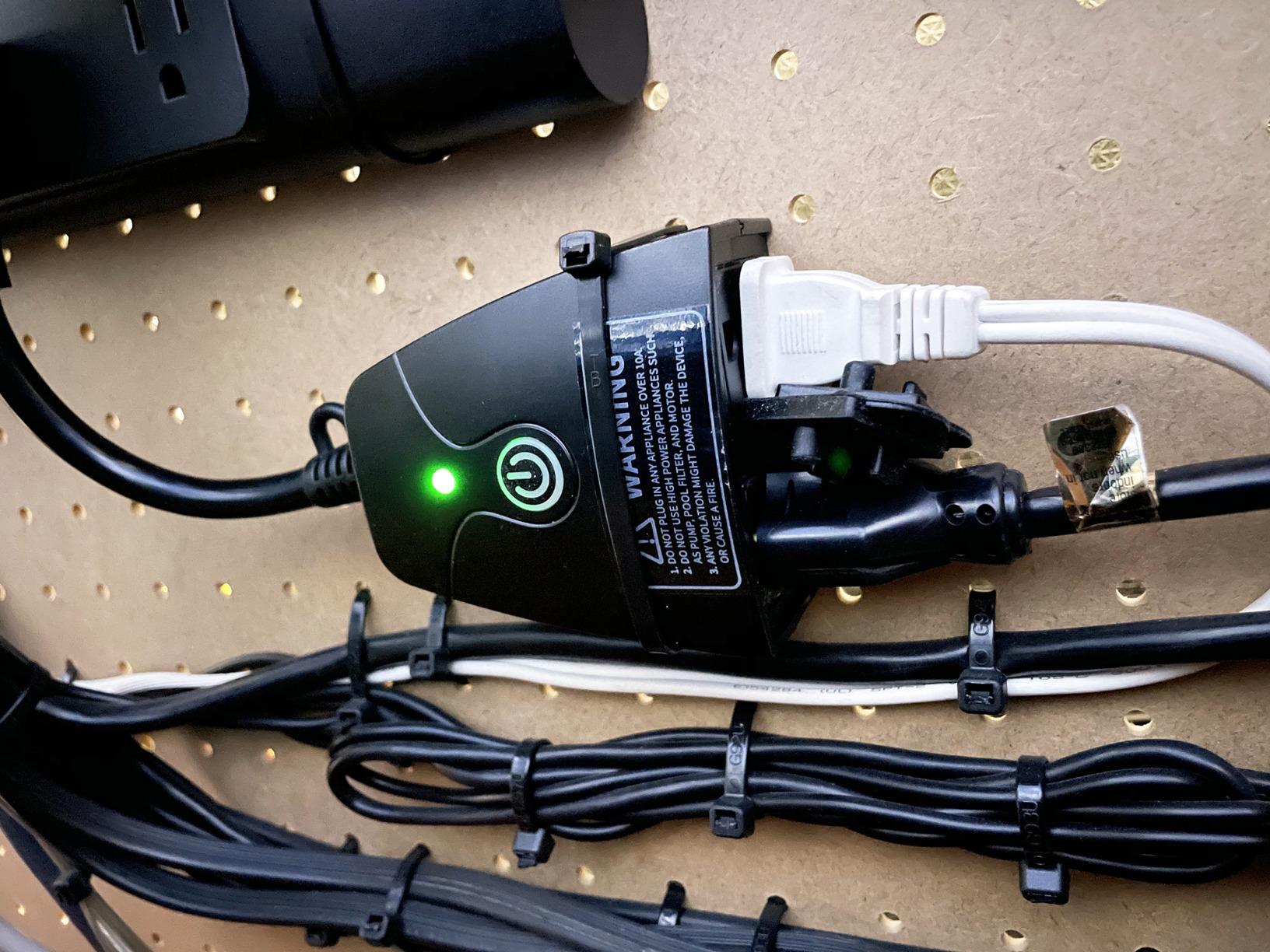 meross Outdoor Smart Plug Compatible with Apple HomeKit, Siri, Alexa, Google Assistant and SmartThings, Waterproof Outdoor Outlet, Remote & Voice Control, Timer, FCC and ETL Certified customer photo 1