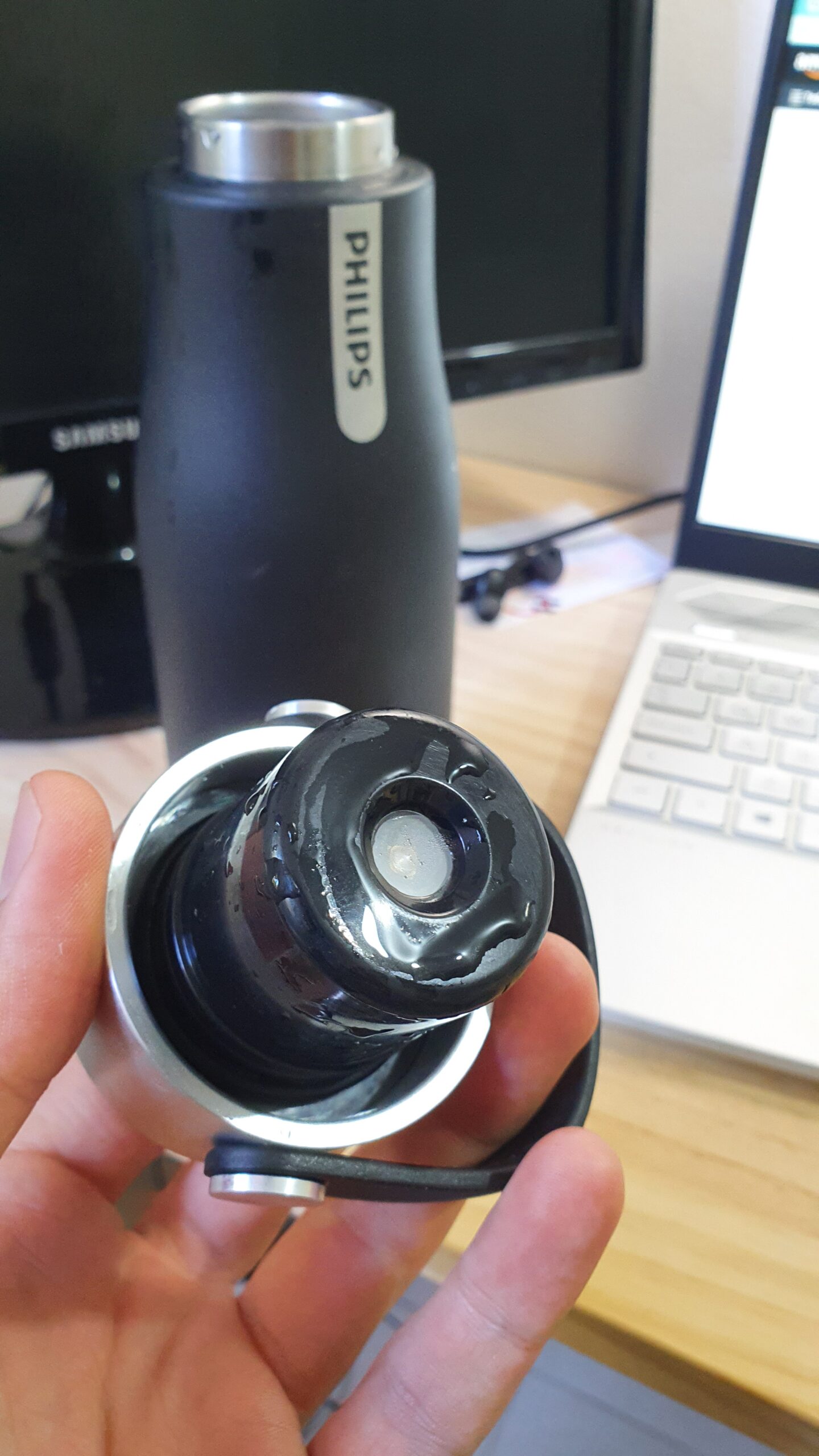 Philips Water GoZero UV Self-Cleaning Smart Water Bottle Vacuum Stainless Steel Insulated Water Bottle with Handle Double-wall, Auto Cleaning, Keep Drink Hot or Cold, BPA Free customer photo 2