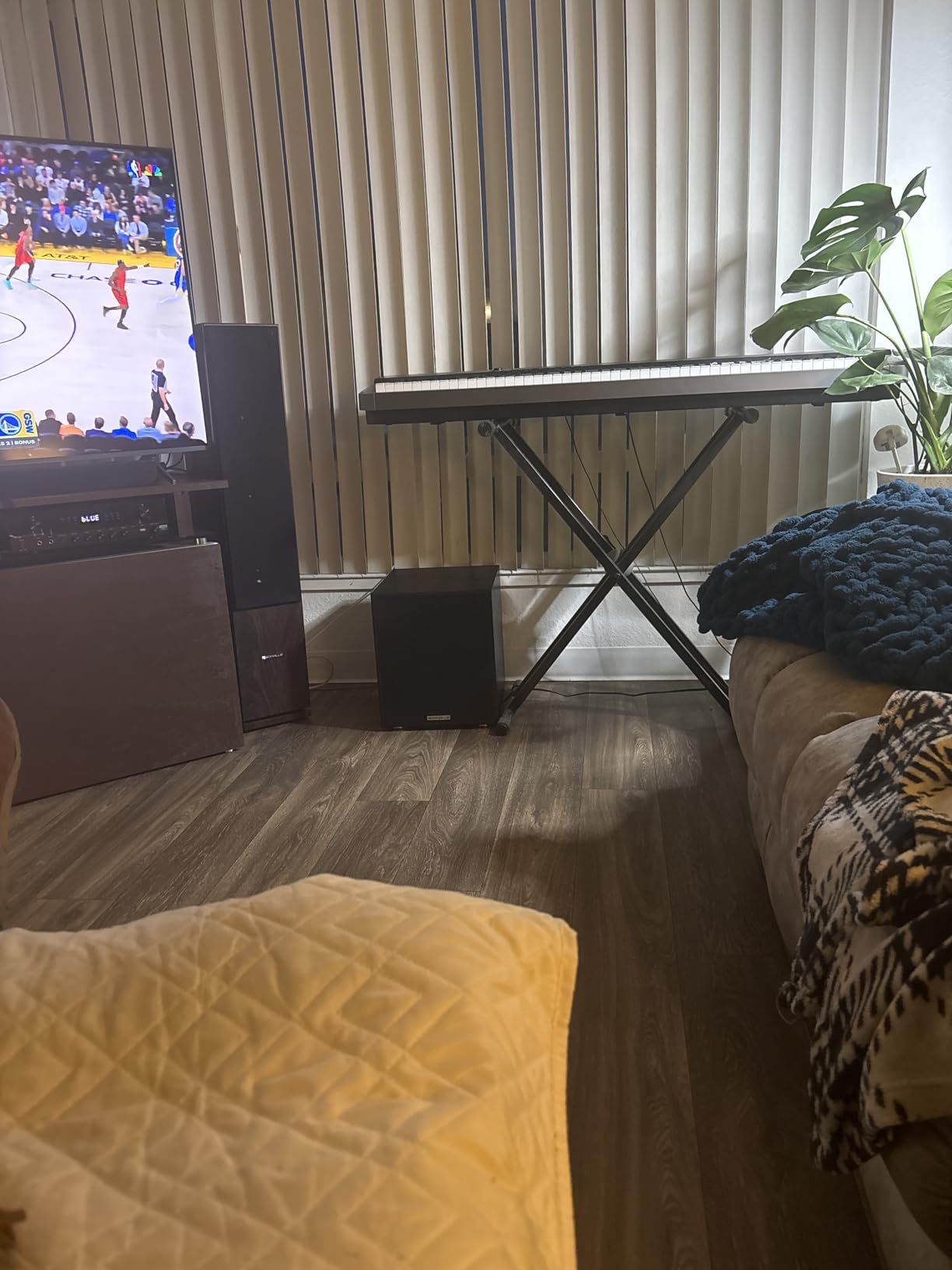 Rockville Rock Shaker 10 Black 600W Powered Subwoofer, Class-D Amp, Adjustable Crossover, MDF Enclosure, for Home Theater and Studio customer photo 1