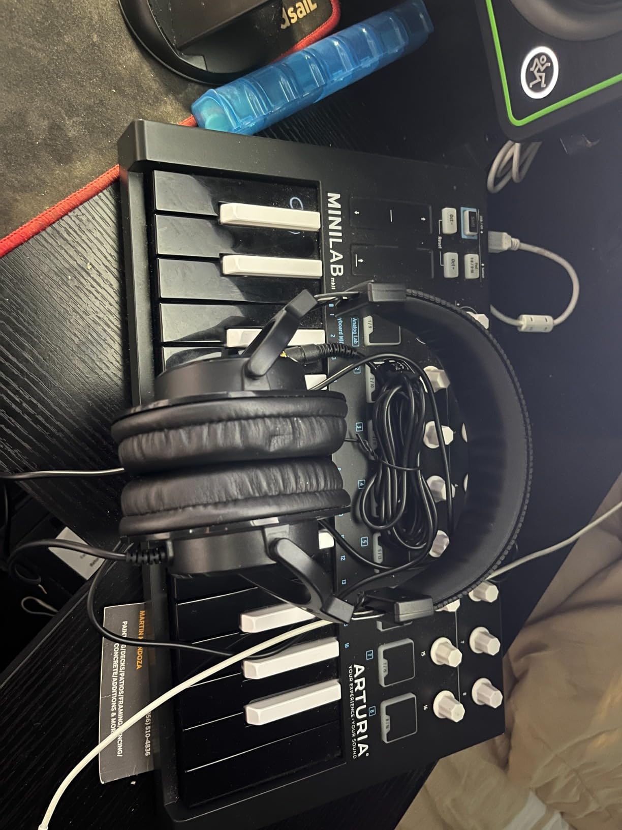 Mackie MC Series Professional Closed-Back Headphones (MC-100) customer photo 1