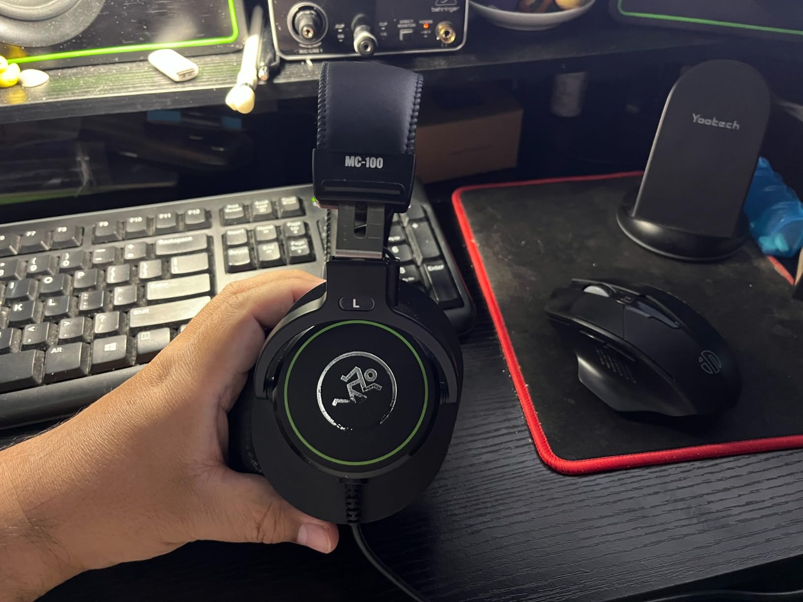 Mackie MC Series Professional Closed-Back Headphones (MC-100) customer photo 2