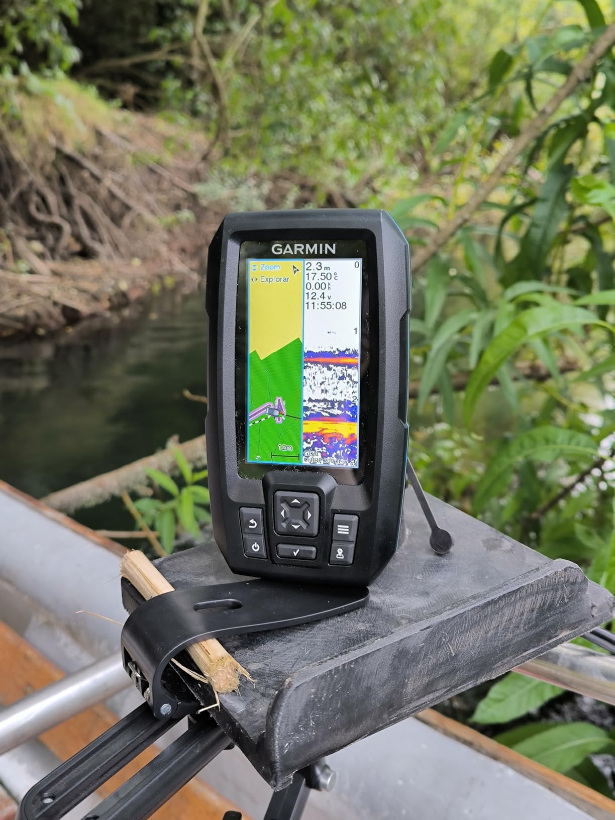 Garmin Striker Vivid 4cv, Easy-to-Use 4-inch Color Fishfinder and Sonar Transducer, Vivid Scanning Color Palettes - 010-02550-00 customer photo 1