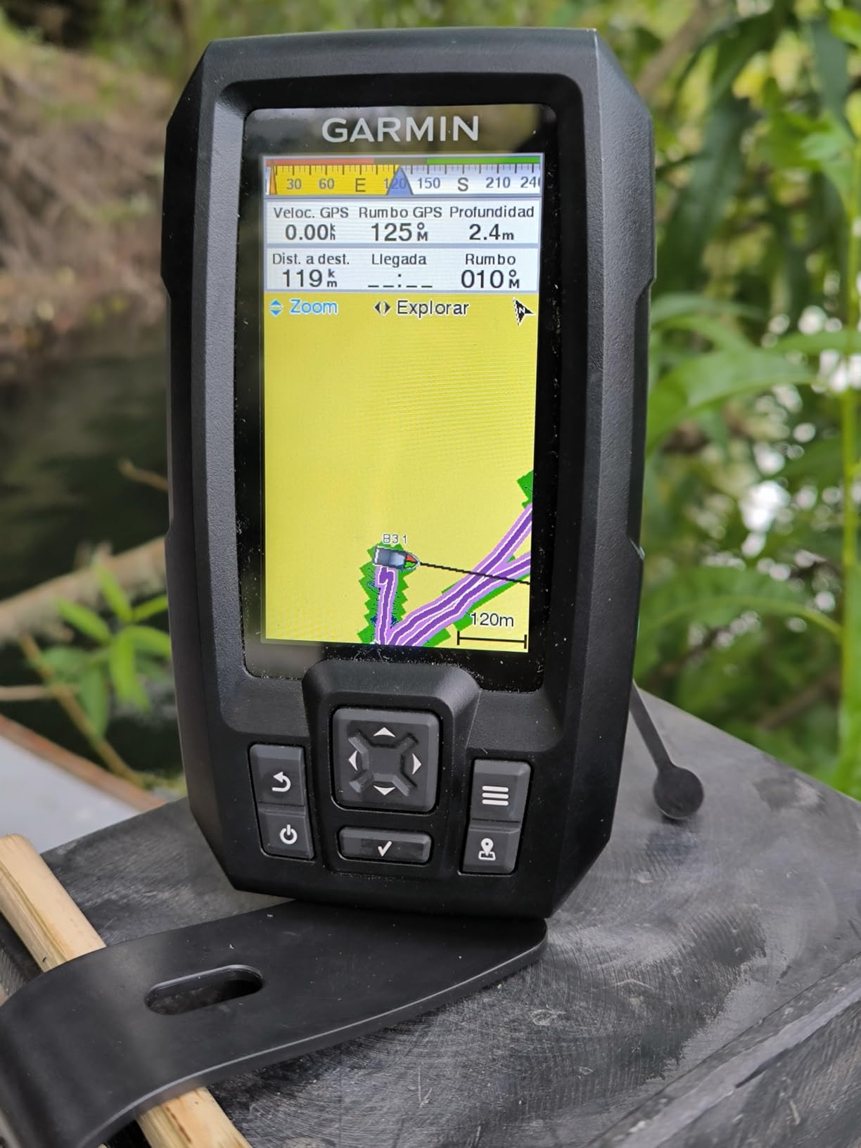 Garmin Striker Vivid 4cv, Easy-to-Use 4-inch Color Fishfinder and Sonar Transducer, Vivid Scanning Color Palettes - 010-02550-00 customer photo 2