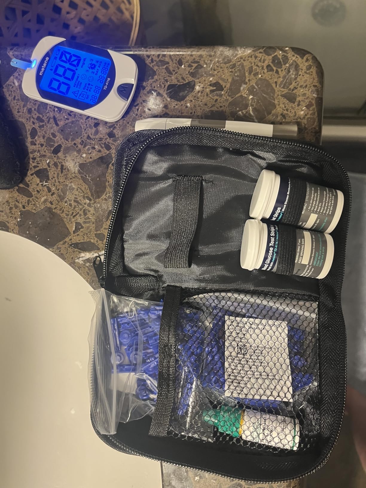 Metene TD-4116 Blood Glucose Monitor Kit, 100 Glucometer Strips, 100 Lancets, 1 Blood Sugar Monitor, Blood Sugar Test Kit with Control Solution, Lancing Device, No Coding, Large Display customer photo 2