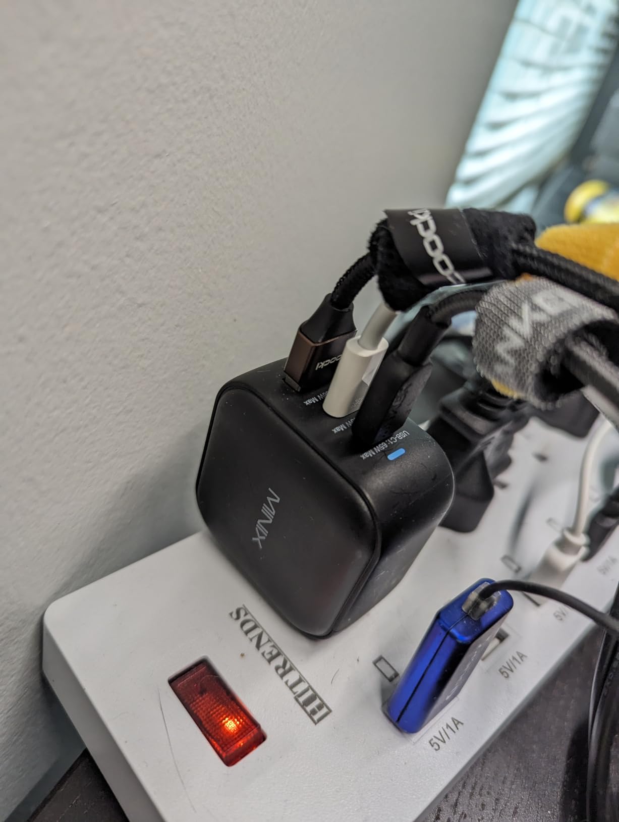 MINIX 66W Turbo 3-Port GaN Wall Charger 2 x USB-C Fast Charging Adapter, 1 x USB-A Quick Charge 3.0, Compatible with MacBook Pro Air, iPad Pro, iPhone 16/15/13/12/11, Galaxy S9 S8 and More (NEO P1) customer photo 2