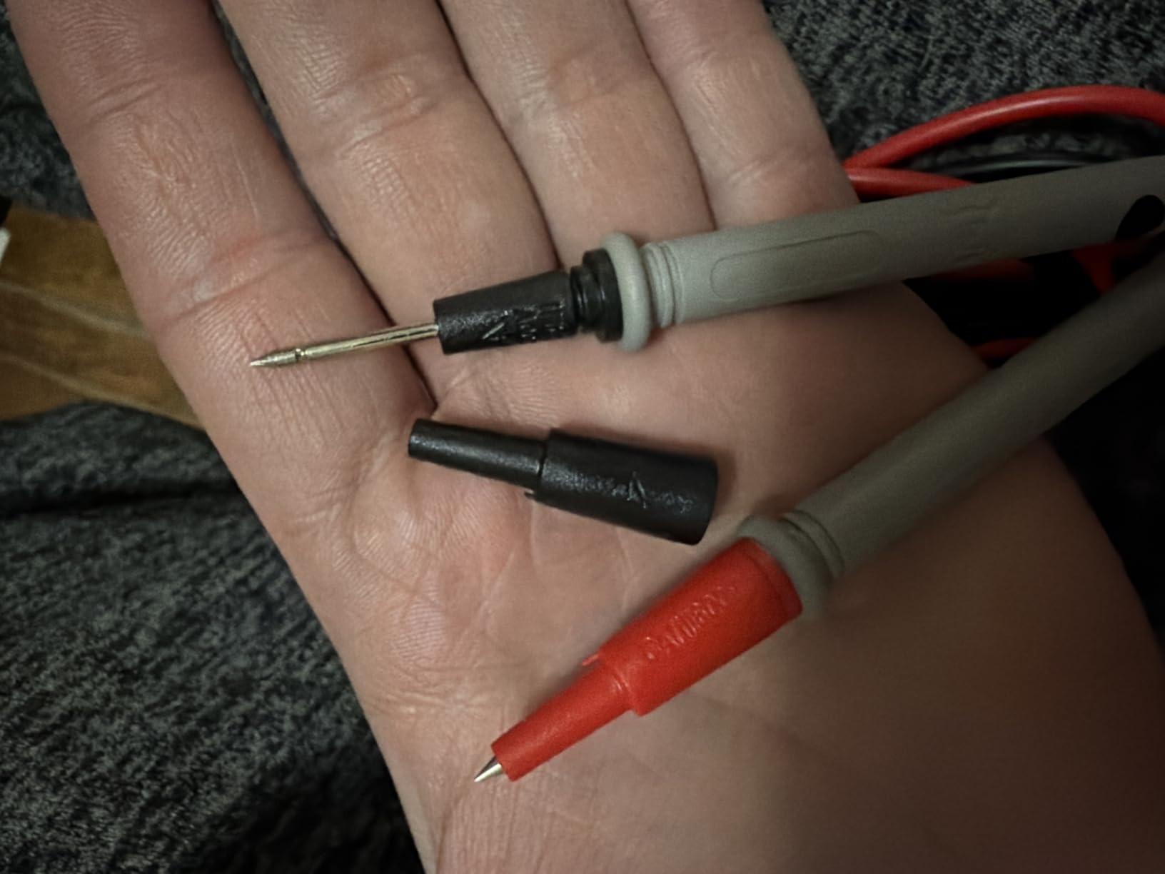 AstroAI Digital Clamp Meter Multimeter 2000 Counts Amp Voltage Tester Auto-ranging with AC/DC Voltage, AC Current, Resistance, Capacitance, Continuity, Live Wire Test, NCV, Blue customer photo 2