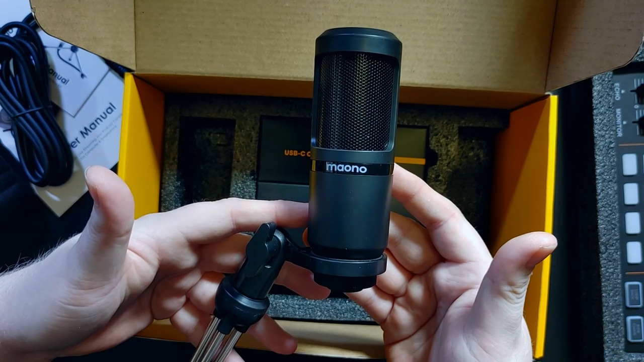 MAONO Podcast Equipment Bundle Audio mixer All-in-One Podcast Production Studio with 3.5mm Microphone for Live Streaming, Recording, PC, Smartphone, DJ MaonoCaster Lite (AU-AM200-S1) customer photo 2