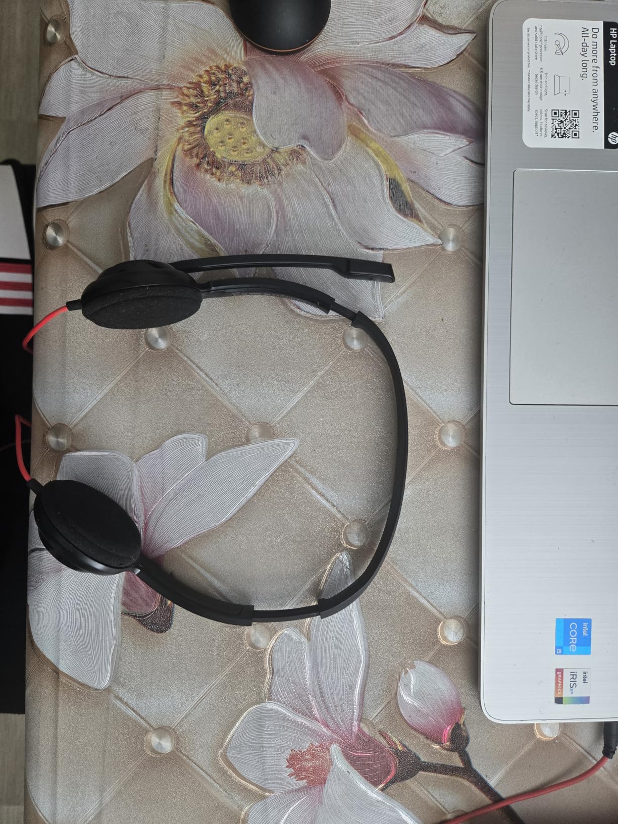 NUBWO HW02 USB Computer Headset with Clear Chat Microphone, Lightweight On-Ear Wired Headset for MS Teams, Skype, Webinars, Call Center and More (Black) customer photo 1