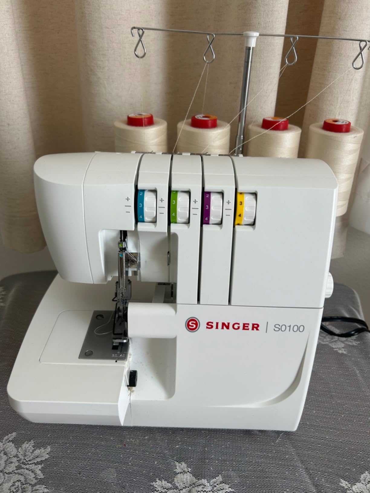 SINGER S0100 Metal Frame Serger with Accessory Kit | Overlock Machine with 6 Built-in Stitches, 2-3-4 Thread Capability, Adjustable Tension & Stitch Length, 1300 Stiches per Minute & Differential Feed customer photo 2