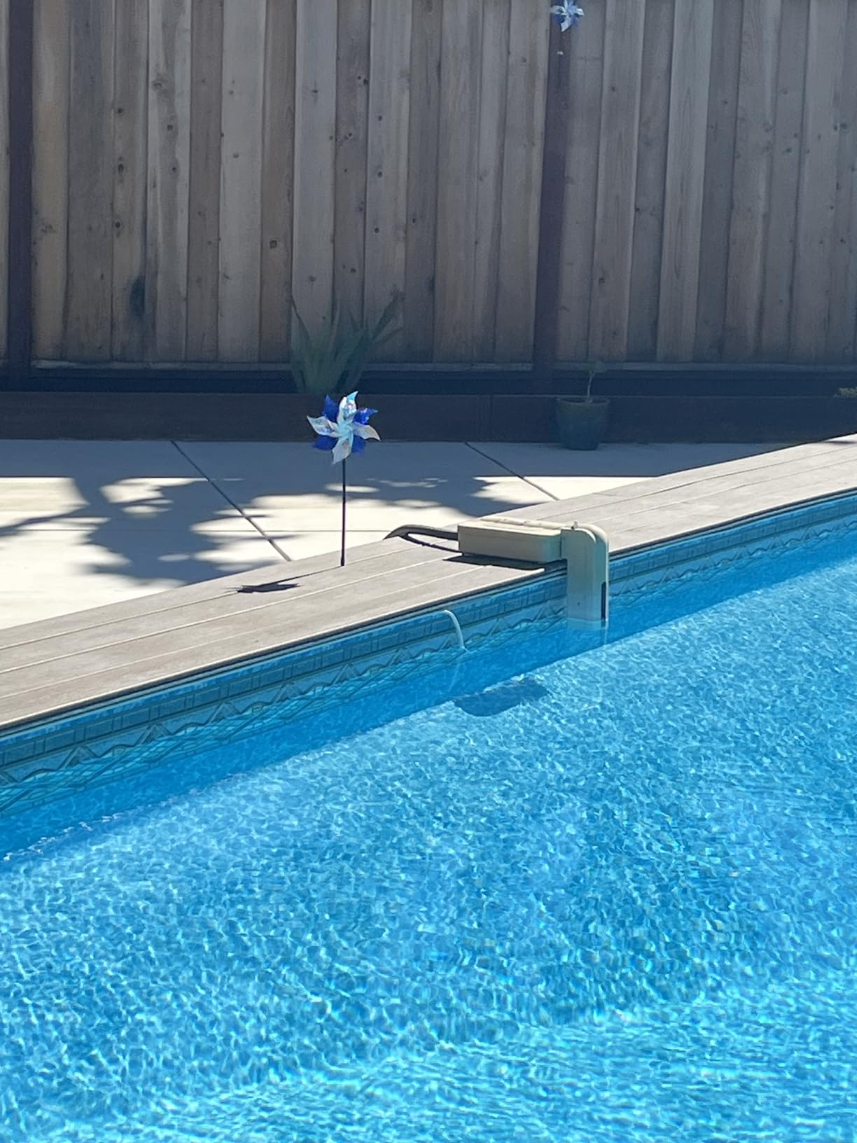 Hausse 10 Pack Reflective Pinwheels with Stakes (Assembly Required), Extra Sparkly Pin Wheel for Garden Decor, Bird Repellent Devices Deterrent to Scare Birds Away from Yard Patio Farm customer photo 1