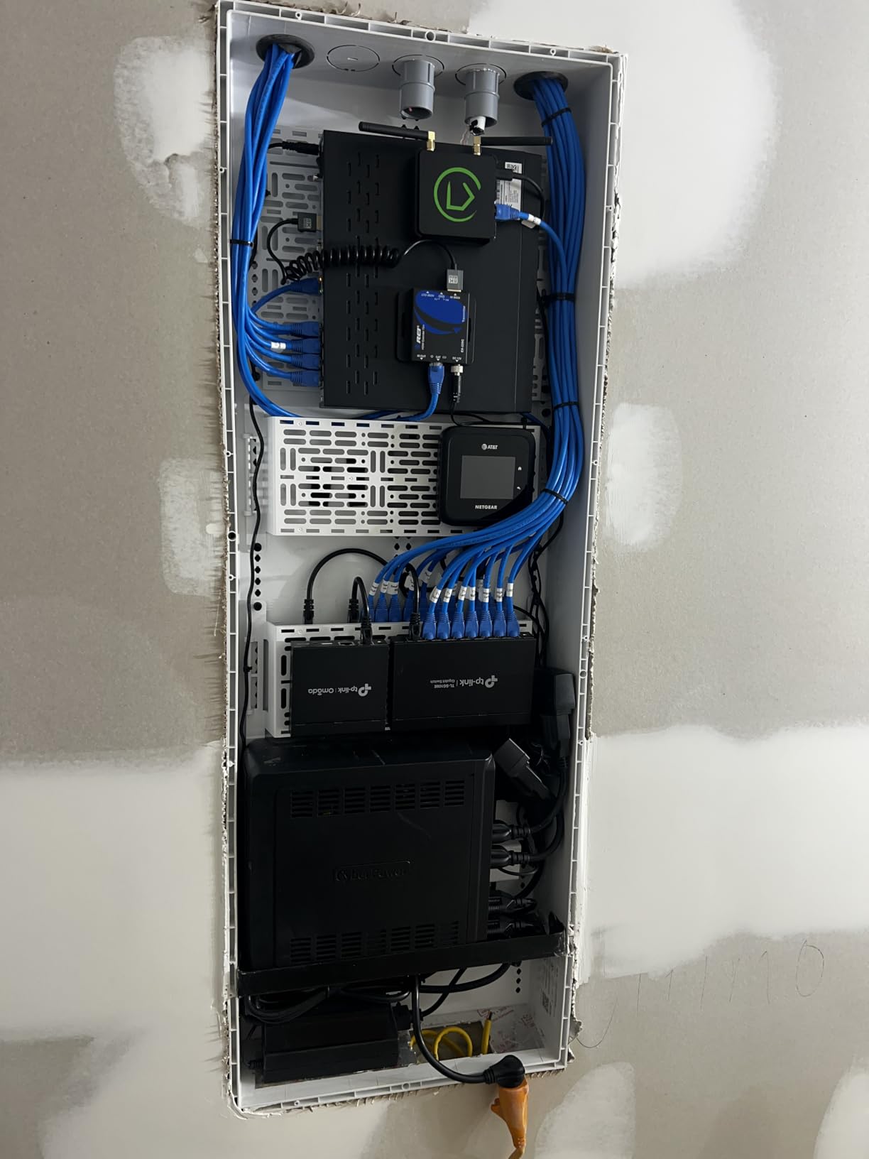 TP-Link ER605 V2 Wired Gigabit VPN Router, Up to 3 WAN Ethernet Ports + 1 USB WAN, SPI Firewall SMB Router, Omada SDN Integrated, Load Balance, Lightning Protection customer photo 1