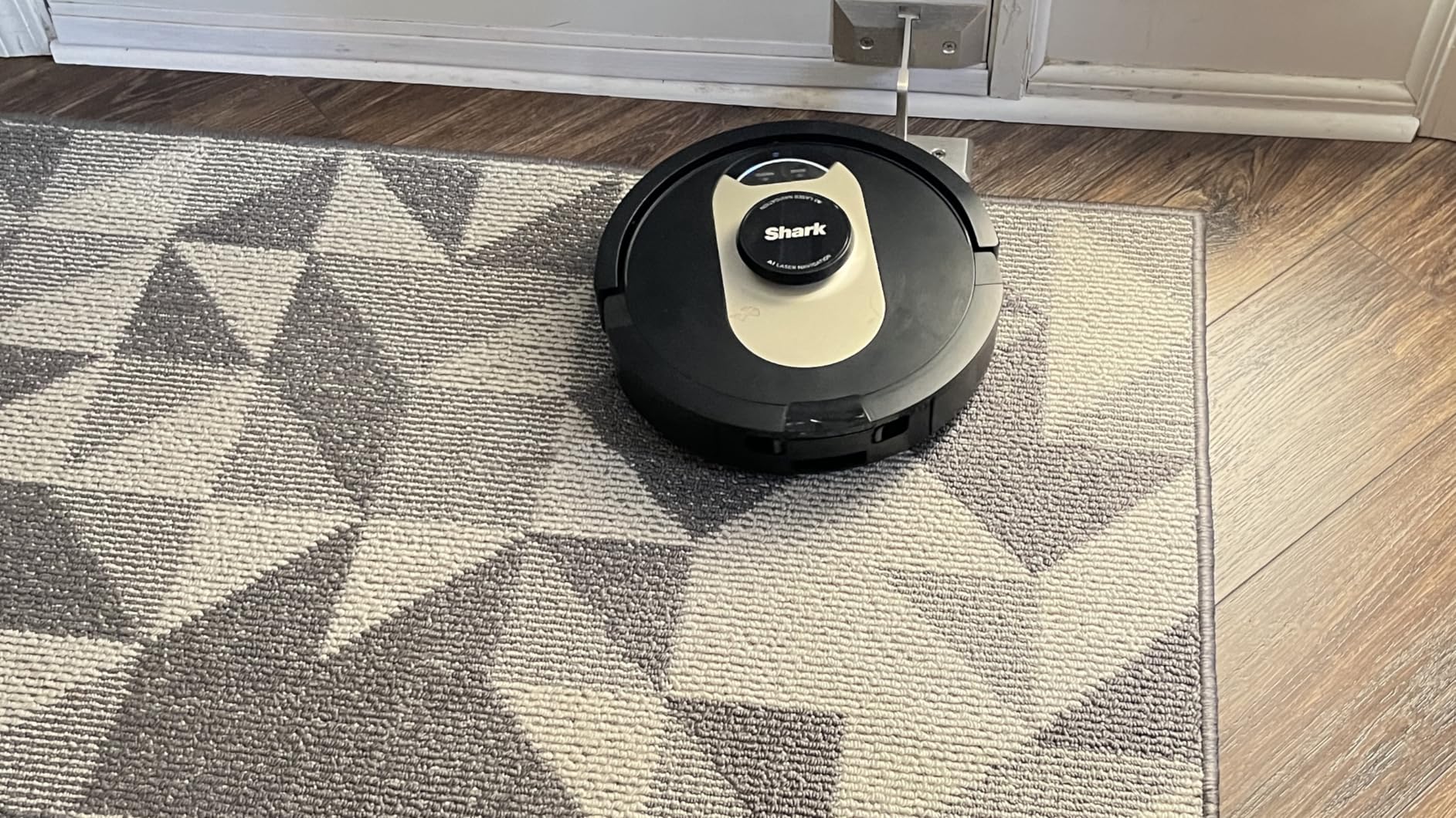 Shark AV2501AE AI Robot Vacuum with XL HEPA Self-Empty Base, Bagless, 60-Day Capacity, LIDAR Navigation, Perfect for Pet Hair, Compatible with Alexa, Wi-Fi Connected, Carpet & Hard Floor, Black customer photo 2