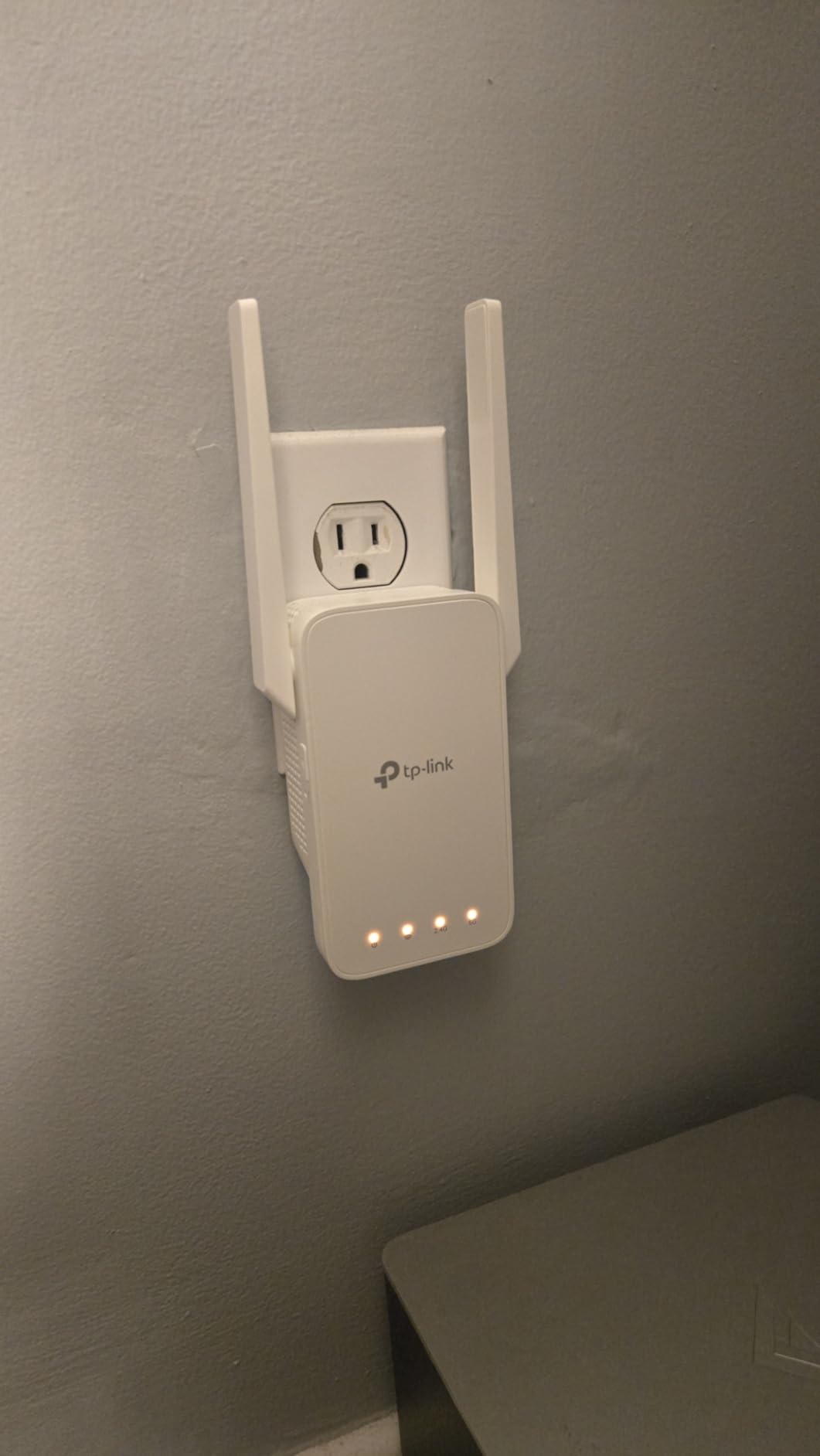 TP-Link AC1200 WiFi Extender, 2023 Engadget Best Budget Pick, 1.2Gbps Signal Booster for Home, Dual Band 5GHz/2.4GHz, Covers Up to 1500 Sq.ft and 30 Devices,Support Onemesh, One Ethernet Port (RE315) customer photo 1