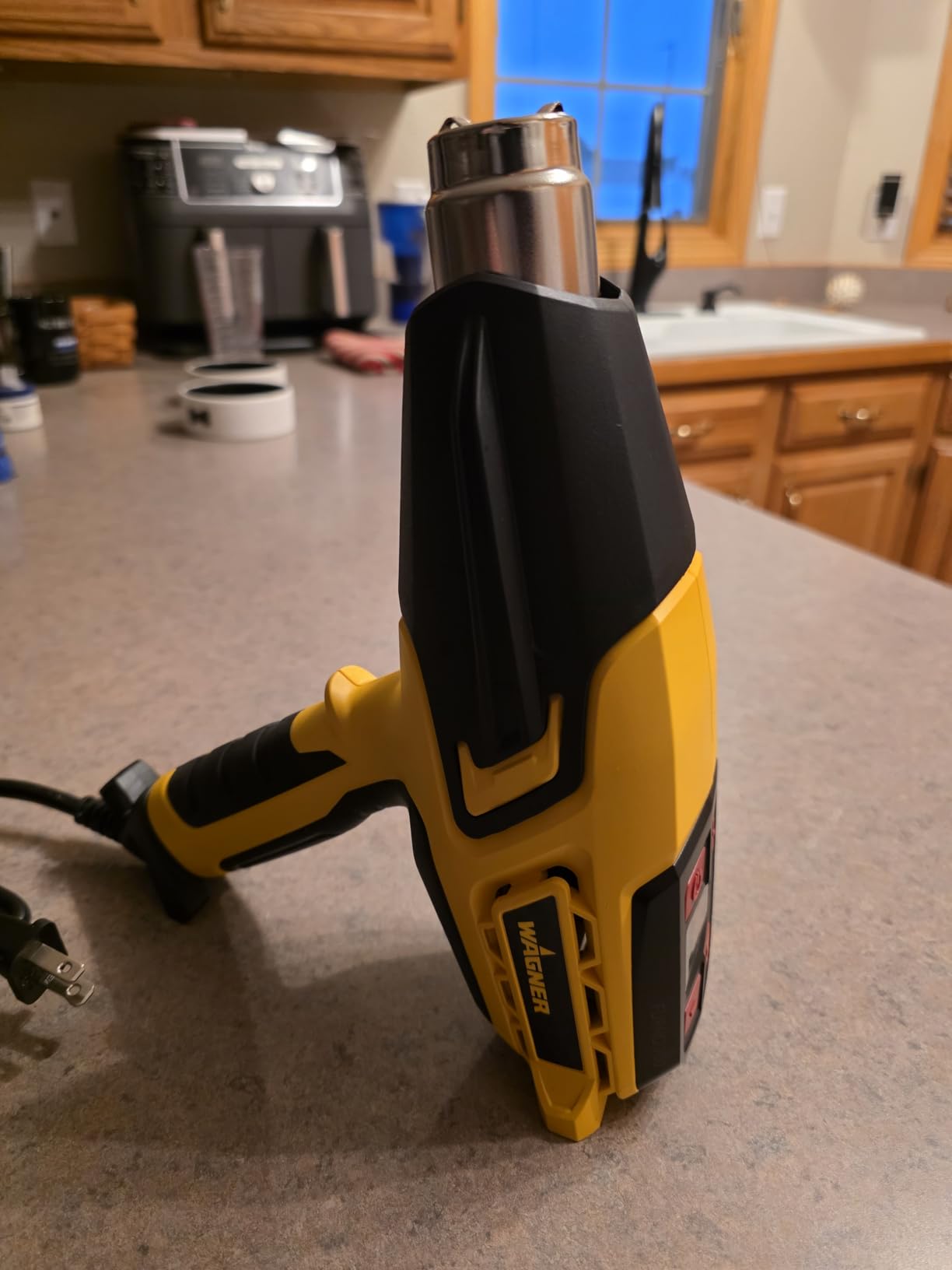 Wagner Spraytech 2417344 HT1000 Heat Gun Kit, 3 Nozzles Included, 2 Temp Settings 750ᵒF & 1000ᵒF, Great for Shrink Wrap, Soften Paint, Bend Plastic Pipes, Loosen Bolts and More customer photo 1