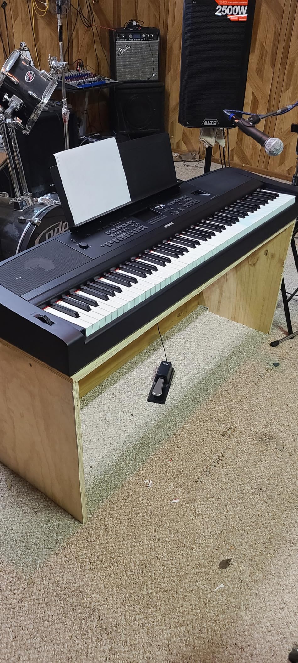 Yamaha DGX-670B, 88-Key Weighted Digital Piano with Sustain Foot Switch and Music Rest, Black - Furniture Stand Sold Separately customer photo 1