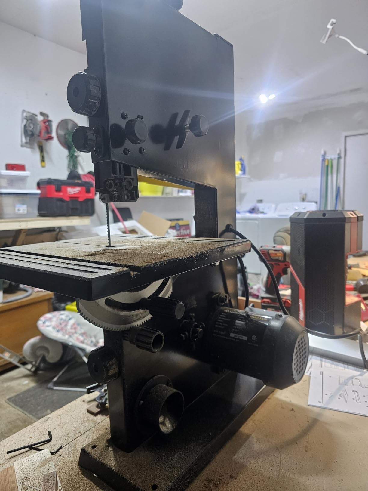 3-Amp 9-Inch Band Saw, 2500FPM Benchtop Bandsaw with Removable Safety Key, Cast Aluminum Table, Steel Base for woodworking customer photo 2