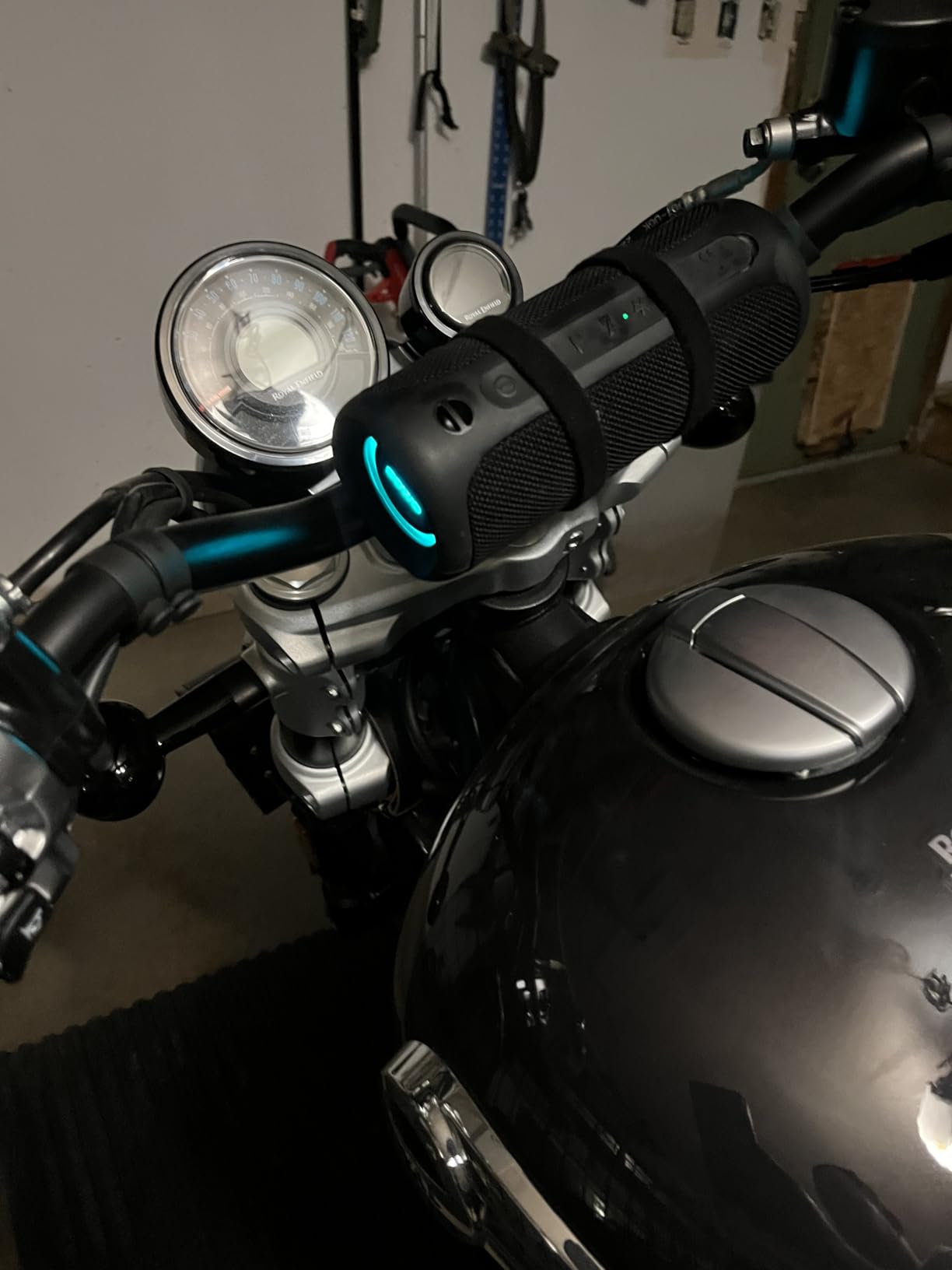 Wireless Portable Speaker, IPX7 Waterproof Bluetooth Speaker, 25W Loud Stereo Sound, Bassboom Technology, TWS Pairing, Built-in Mic, 16H Playtime with Lights for Home Outdoor - Black customer photo 2