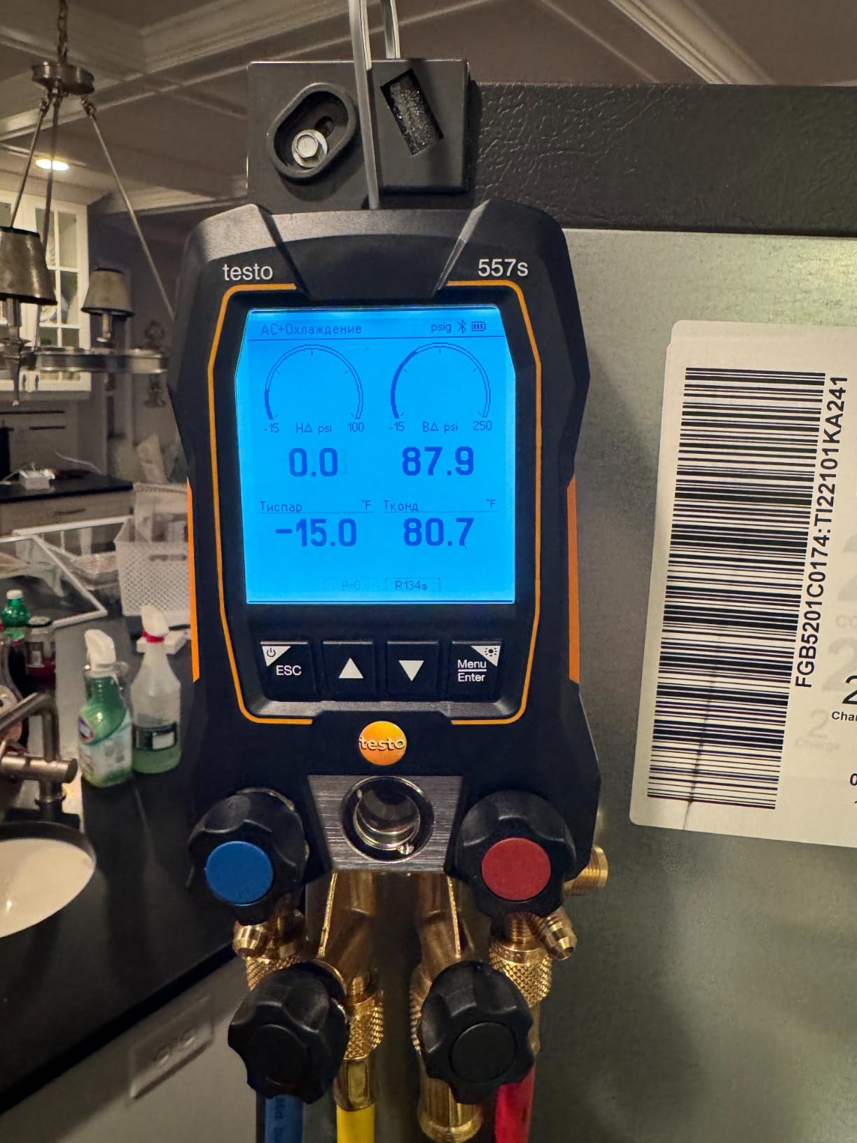 testo 557s AC Manifold Gauge Set - AC Recharge Kit with 2 x 115i Pipe Clamp Thermometer, 1 x 552i Micron Gauge & 4-Way Valve - Set with Bluetooth and App-Connection customer photo 1