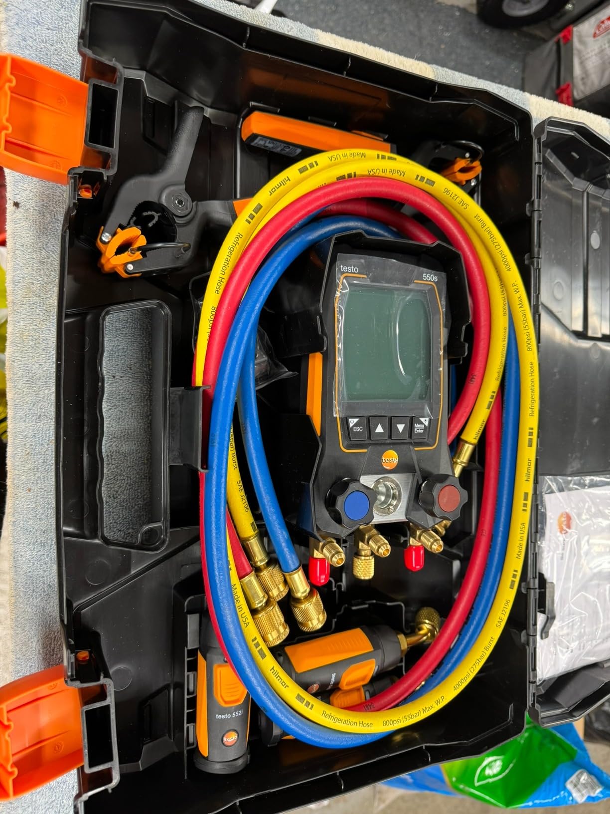 testo 550s AC Manifold Gauge Set - Manifold Gauges Hvac and Refrigeration - Incl. 2x testo 115i Pipe Clamp Thermometer - AC Recharge Kit with superheat, subcooling and Bluetooth customer photo 2