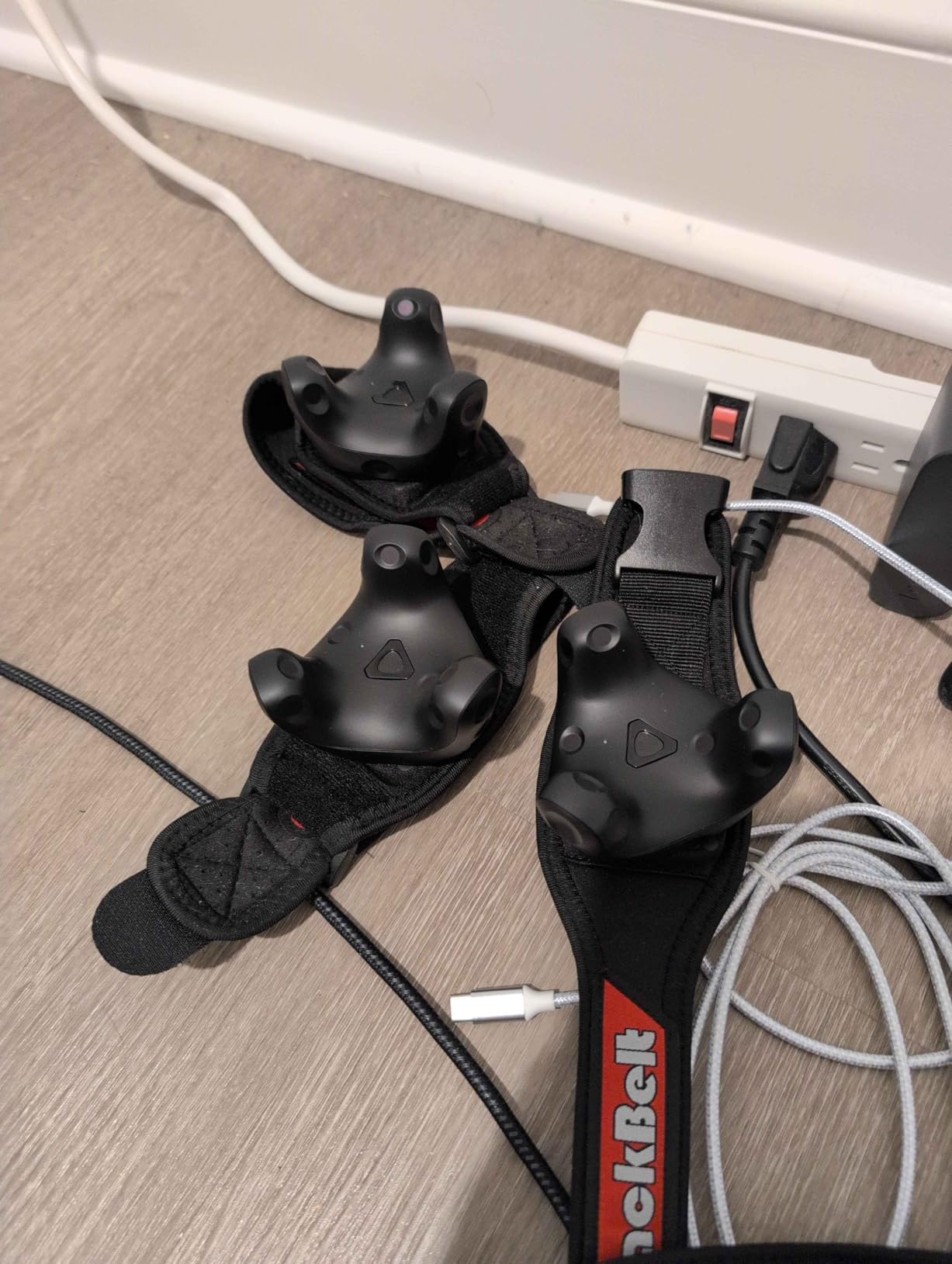 HTC VIVE Tracker (3.0) - Full-Body Tracking for SteamVR, VRChat, Motion Capture customer photo 1