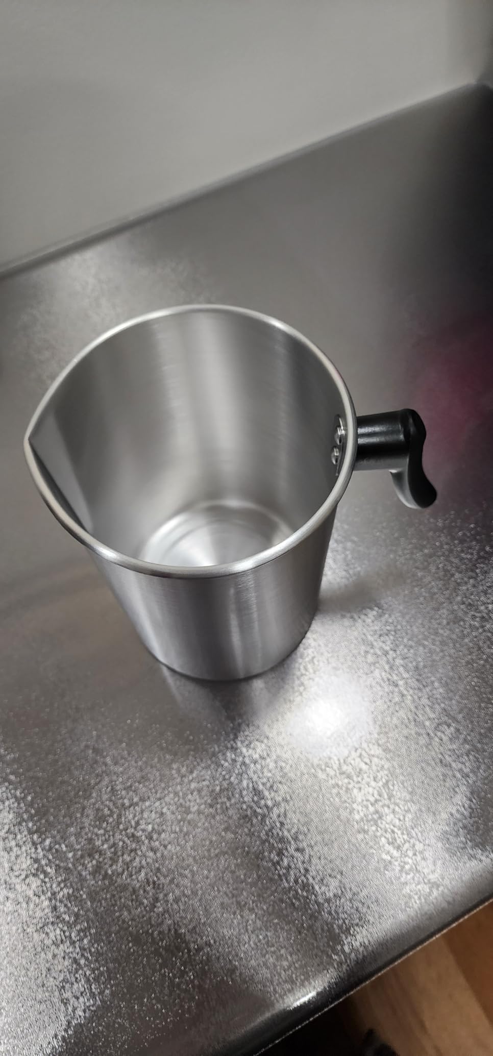 AGLARY Candle Making Pouring Pot, Double Boiler Aluminum Candle Wax Melting Pitcher, Holds for 4 Pounds Wax, with Heat-Resistant Handle and Dripless Pouring Spout, Wax melt containers, 3L customer photo 1