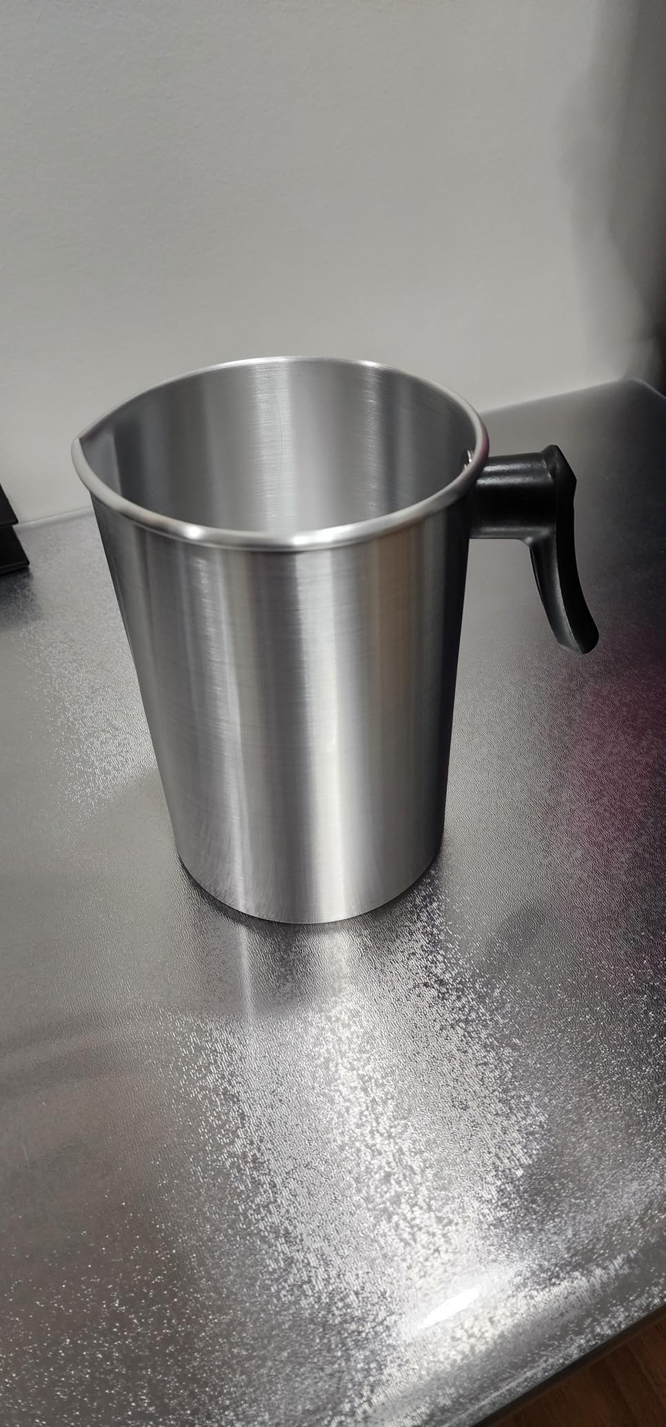 AGLARY Candle Making Pouring Pot, Double Boiler Aluminum Candle Wax Melting Pitcher, Holds for 4 Pounds Wax, with Heat-Resistant Handle and Dripless Pouring Spout, Wax melt containers, 3L customer photo 2