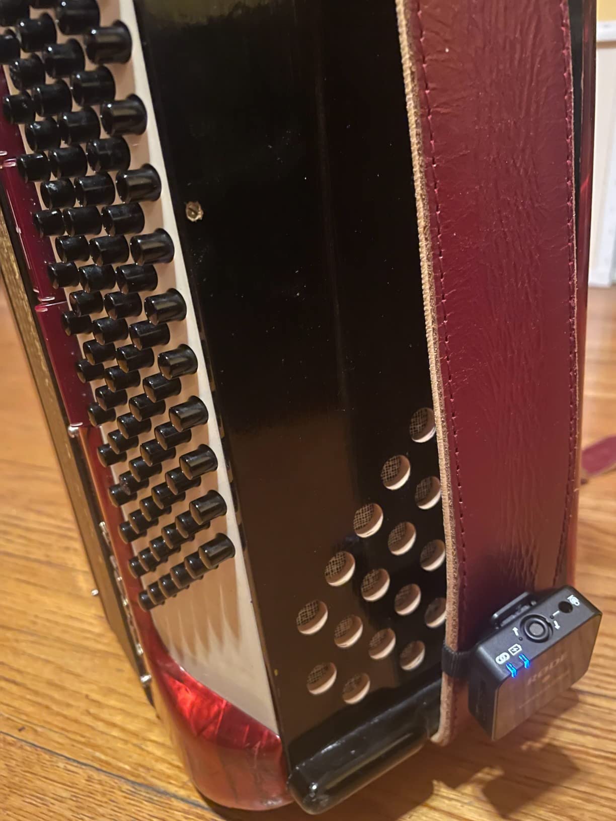 RØDE Wireless GO II Ultra-compact Dual-channel Wireless Microphone System with Built-in Microphones, On-board Recording and 200m Range for Filmmaking, Interviews and Content Creation customer photo 2