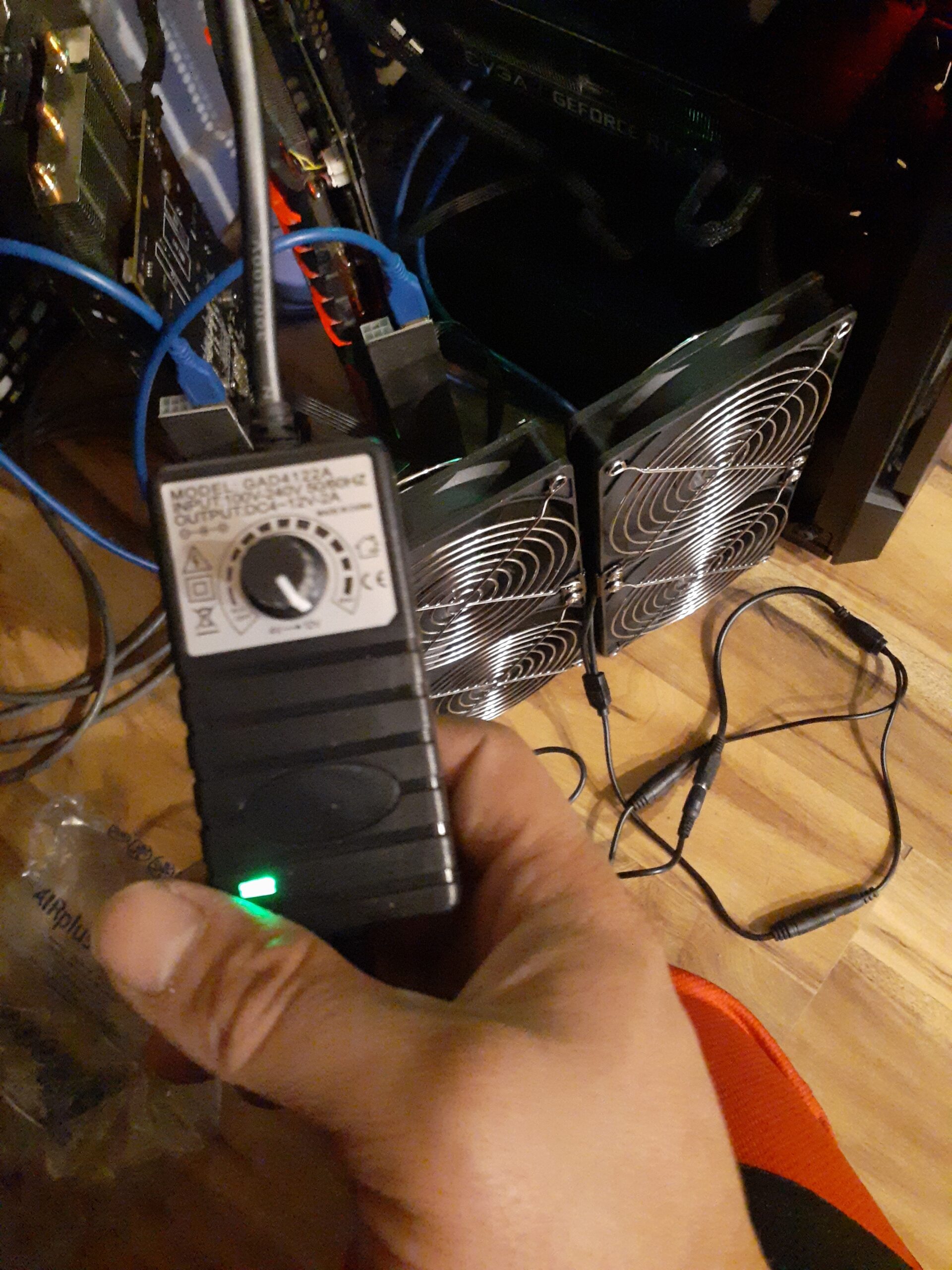 Wathai 4 x 120mm GPU Mining Rigs Server Racks Fan with 100V - 240V AC Power Variable Speed Control customer photo 2