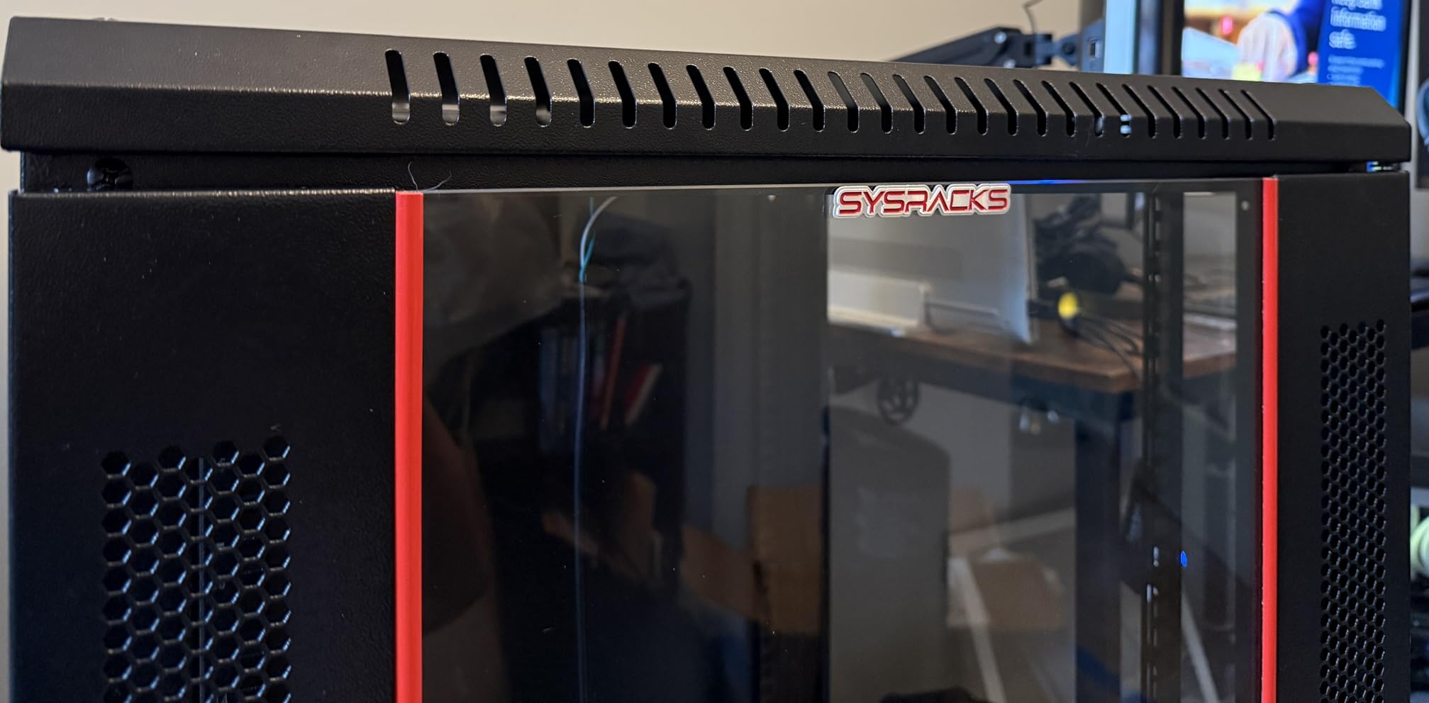 Sysracks 22U Wall Mount Server Rack Cabinet, 19 inch Locking Network Rack, 24 inch Deep, Glass Door, with Fan, PDU and Shelf customer photo 2