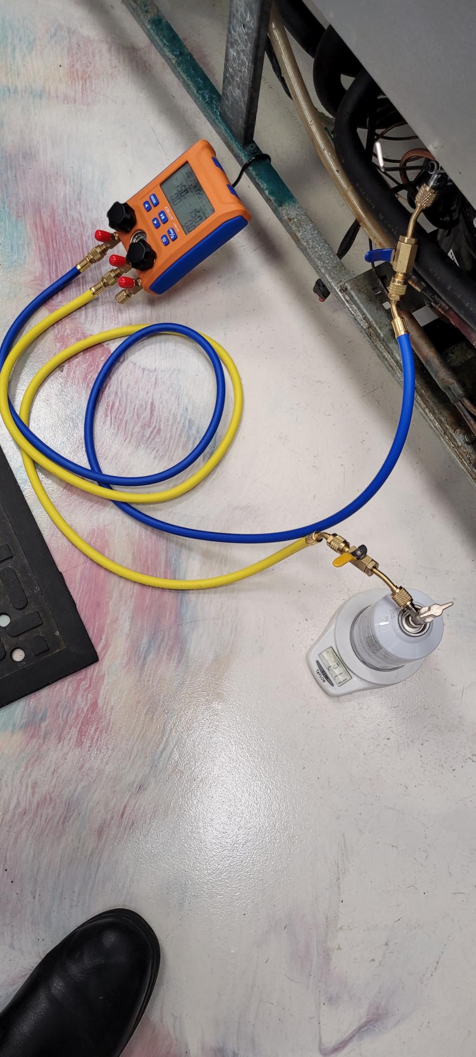 Elitech Digital Manifold Gauge 2-Way Valve with Thermometer Clamps for HVAC Systems, LMG-10 customer photo 2