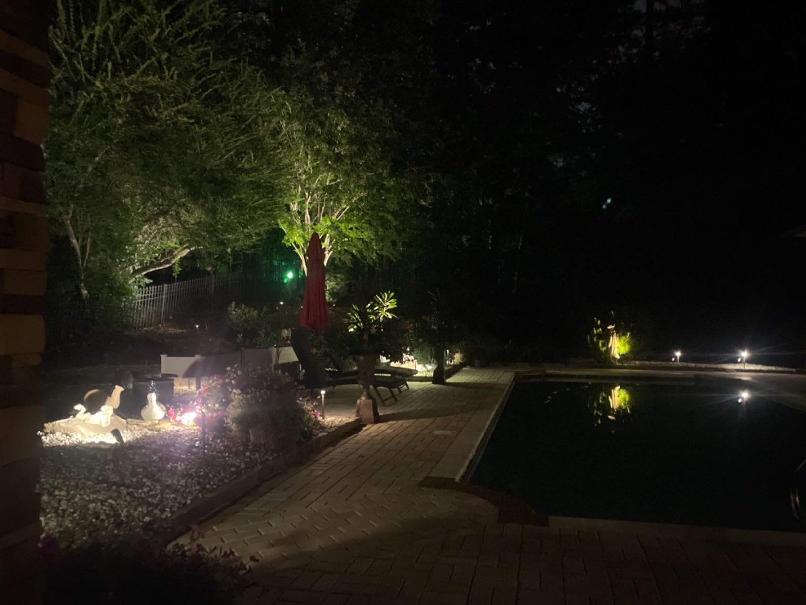 Lutron Outdoor Smart Plug for Caseta Smart Lighting, Summer Patio, Backyard Outdoor Lights & Motors, 15A LED Fixtures & 1/2 HP Motors, PD-15OUT-BL, Black customer photo 1