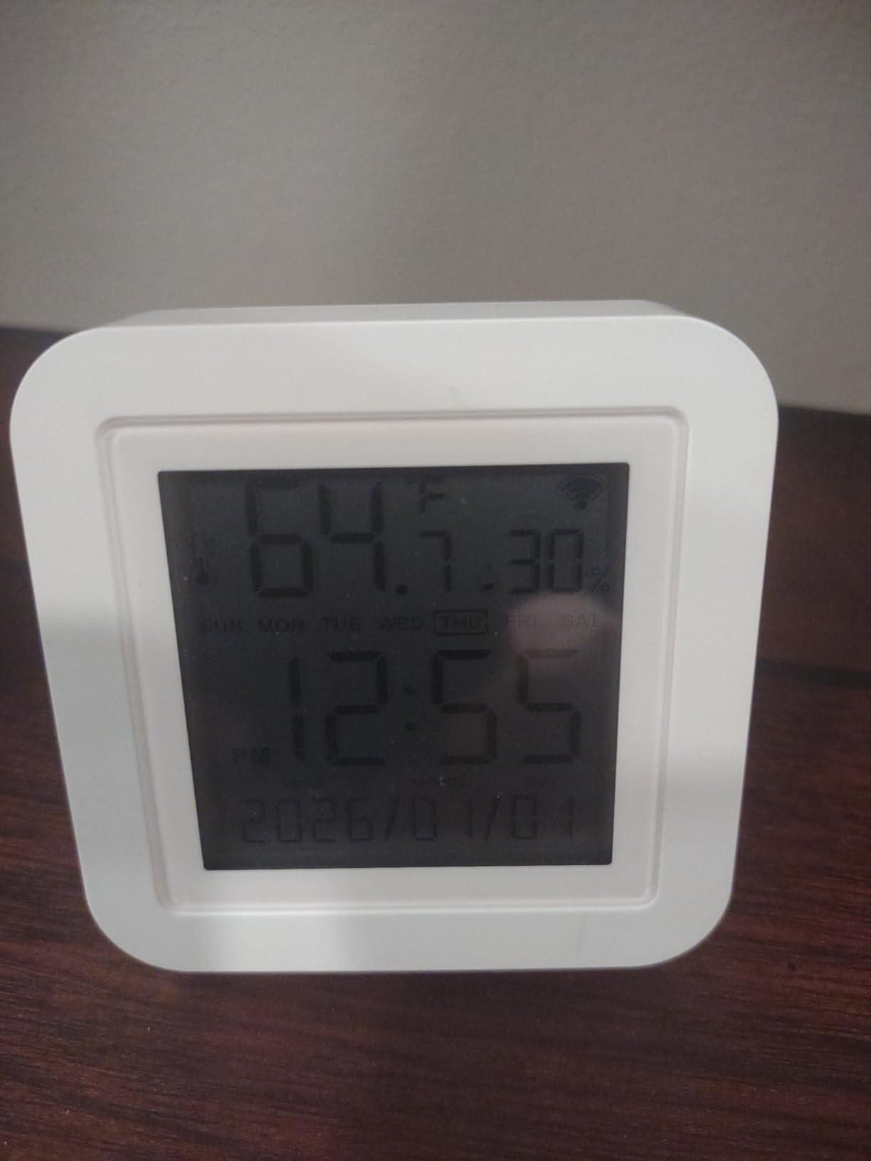 Smart WiFi Temperature Humidity Monitor: TUYA Wireless Temperature Humidity Sensor with APP Notification Alerts, WiFi Thermometer Hygrometer for Home Pet Garage,Compatible with Alexa customer photo 1