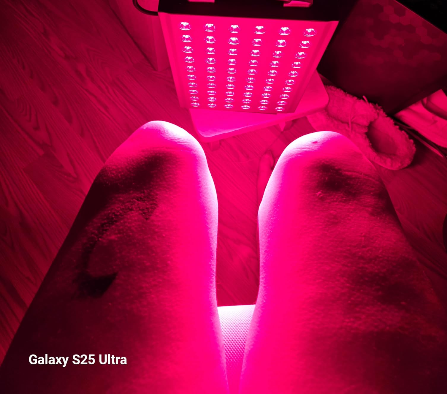 Hooga Red Light Therapy Panel for Face and Body, Red & Near Infrared LED Light with Timer and Stand, 60 High-Efficiency Low-Level LEDs, Flicker-Free Wellness and Recovery Device - PRO300 customer photo 1