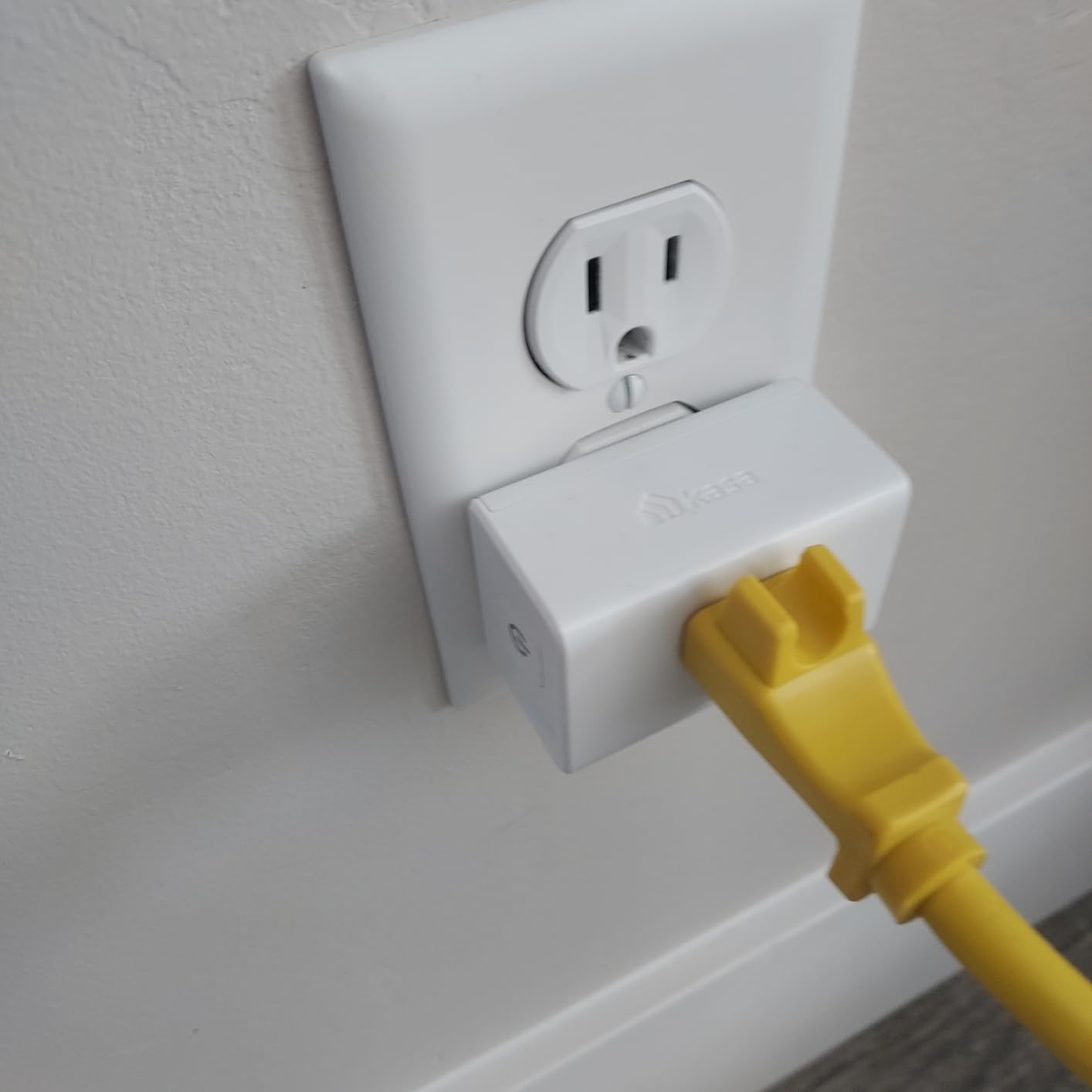 Kasa Smart Plug Mini 15A, Smart Home Wi-Fi Outlet Works with Alexa, Google Home & IFTTT, No Hub Required, UL Certified, 2.4G WiFi Only, 4-Pack(EP10P4), White customer photo 2