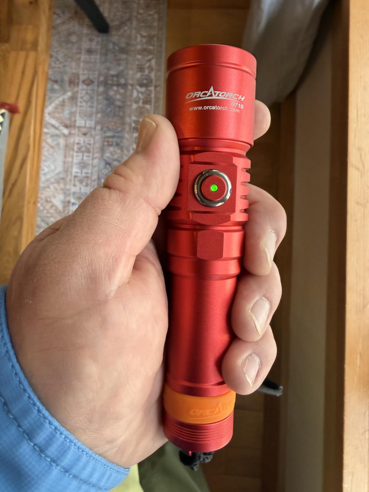 ORCATORCH D710 Scuba Diving Light, 3000 Lumens Super Bright Underwater Flashlight with 6 Degrees Narrow Beam, IP68 Waterproof Night Dive Torch 150 Meters Submersible Light (Black) customer photo 2