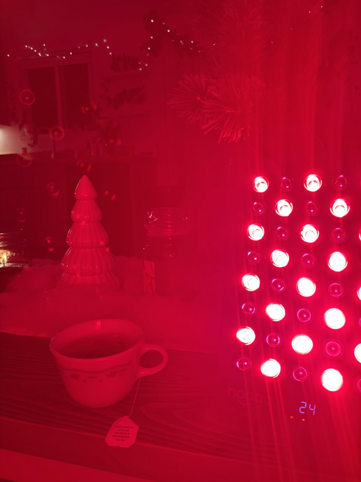 Hooga Red and Near Infrared LED Panel, 660nm & 850nm Light, Built-in Stand and Timer, 40 LED Model - HG200 customer photo 1