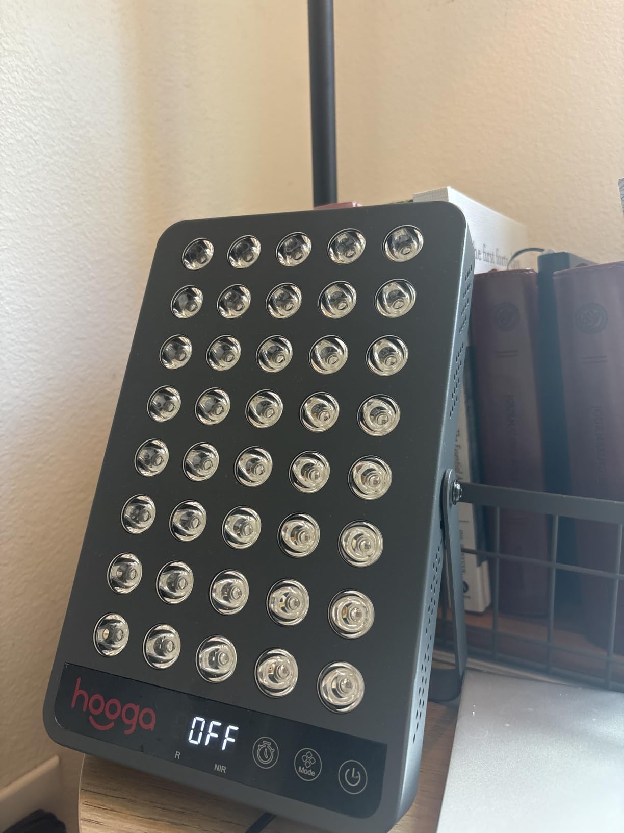 Hooga Red and Near Infrared LED Panel, 660nm & 850nm Light, Built-in Stand and Timer, 40 LED Model - HG200 customer photo 2