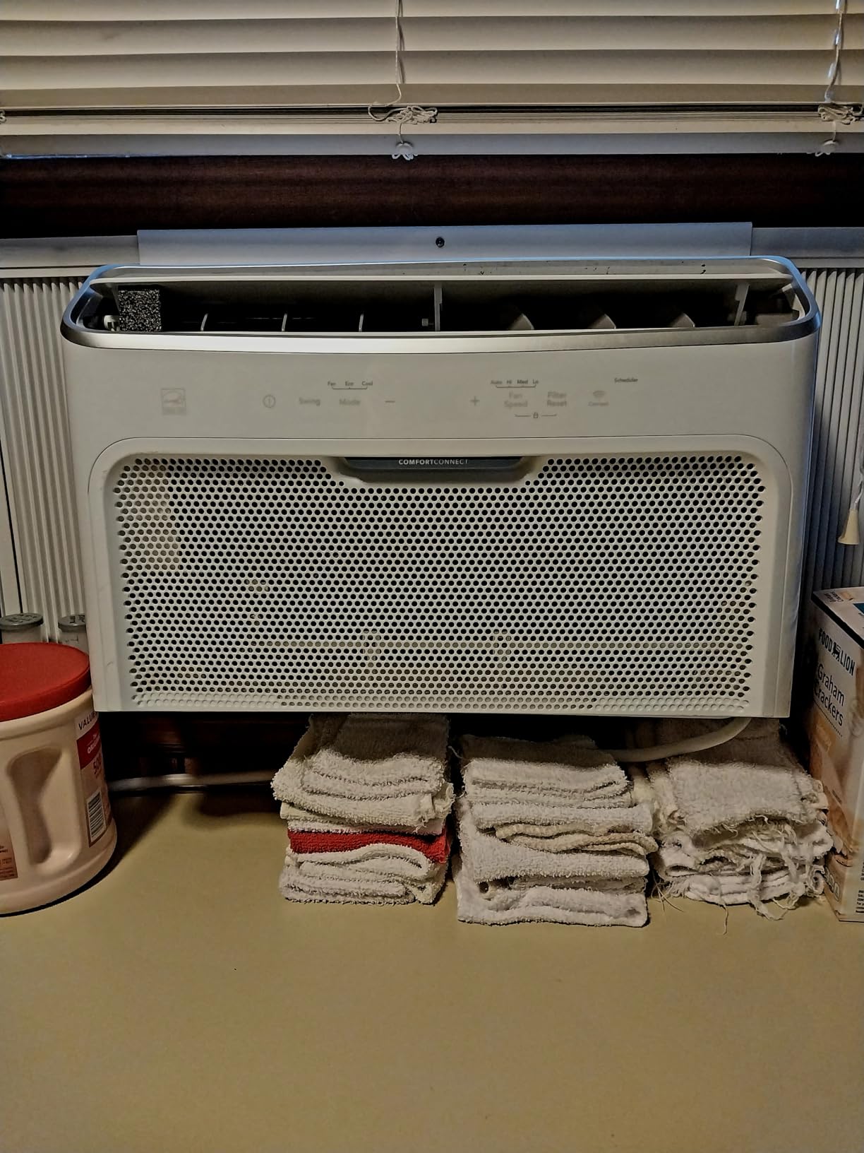 Frigidaire Gallery 10,000 BTU Smart Inverter Window Air Conditioner & Dehumidifier with Remote, 115V, Cools up to 450 Sq. Ft. for Apartment, Bedroom, Medium Rooms customer photo 2