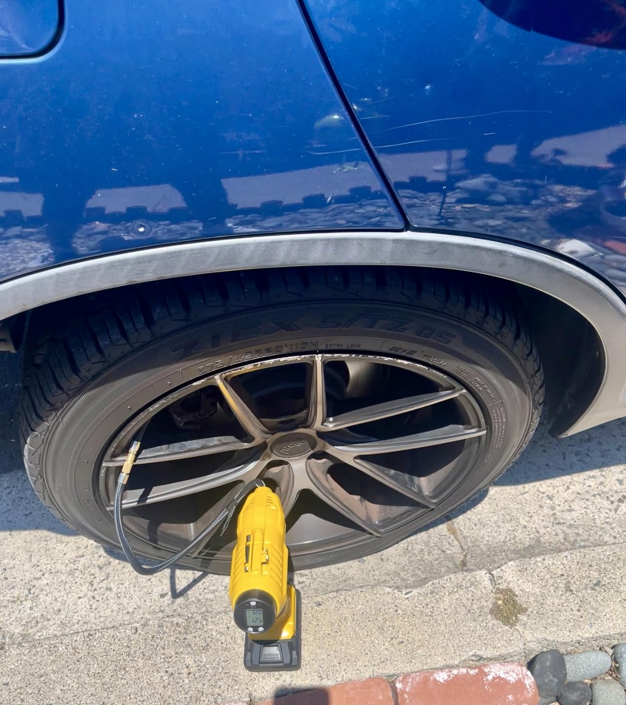 AstroAI Cordless Tire Inflator Air Compressor 20V Rechargeable Battery Powered 160PSI Portable Air Pump with 12V Car Power Adapter Digital Pressure Gauge for Cars Motorcycles JY16P160-18（C2）Yellow customer photo 2