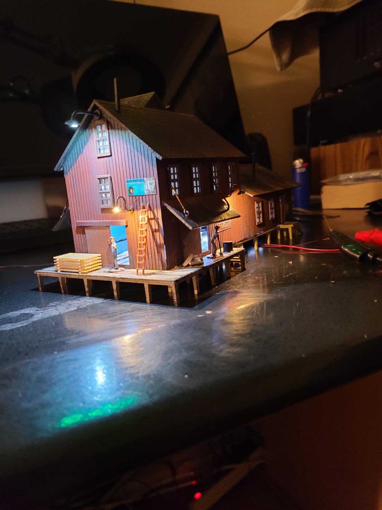 Evemodel 10pcs Model Railway 1:87 Hanging Lamp Outdoor Wall Goose Neck Light HO Scale LED (White) customer photo 1