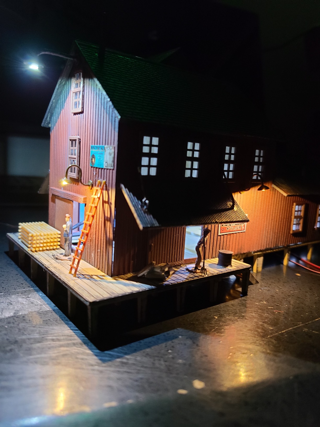 Evemodel 10pcs Model Railway 1:87 Hanging Lamp Outdoor Wall Goose Neck Light HO Scale LED (White) customer photo 2