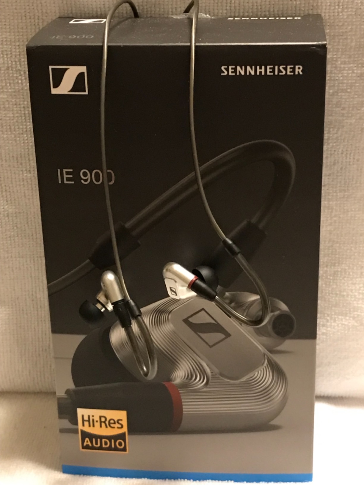 Sennheiser IE 900 Audiophile In-Ear Monitors - TrueResponse Transducers with X3R technology for Balanced Sound, Detachable Cable with Flexible Ear Hooks, Includes Balanced Cables, 2-Year Warranty customer photo 2