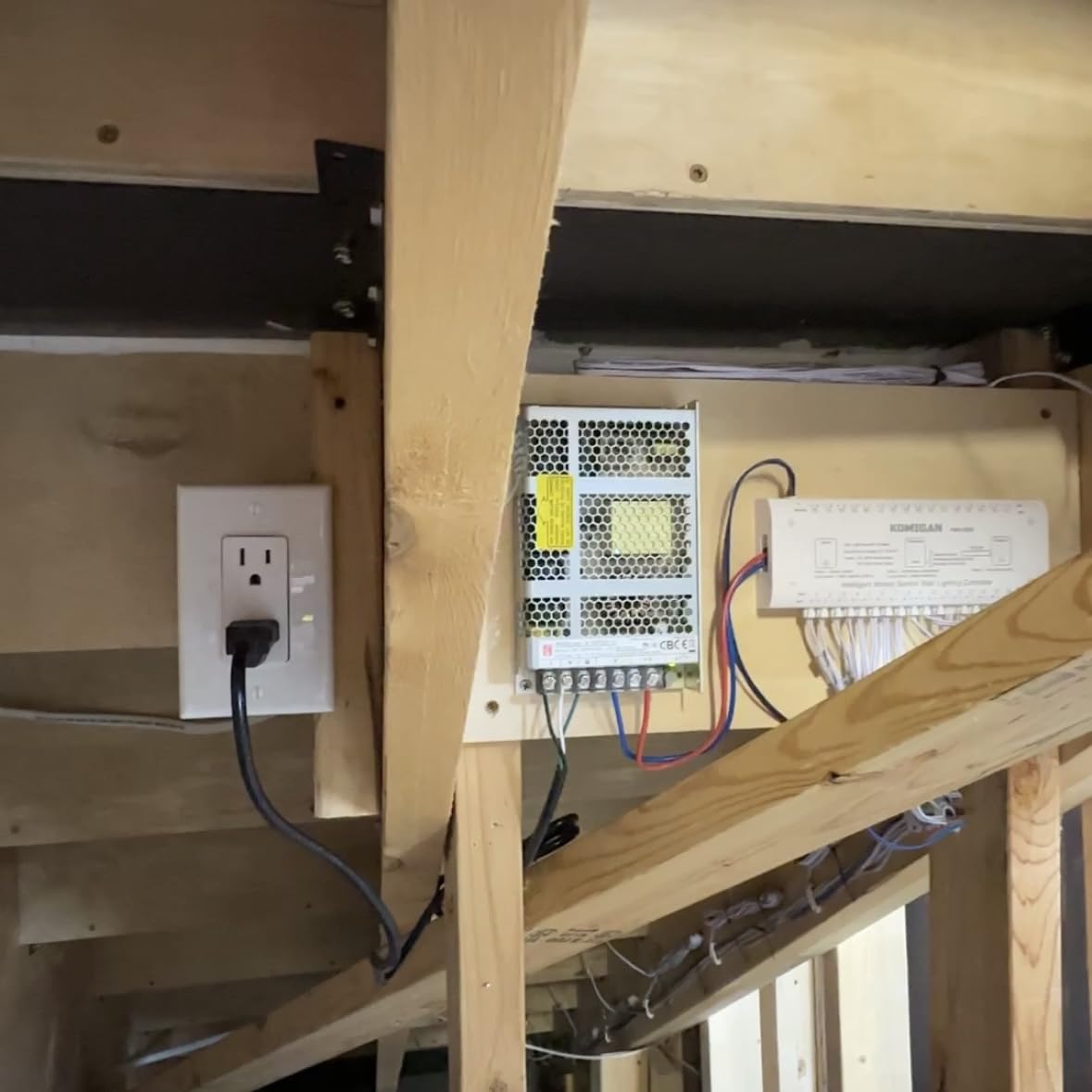 Motion-Activated Cascading Effect LED Stair Lighting Kit KMG-3233, 23.6