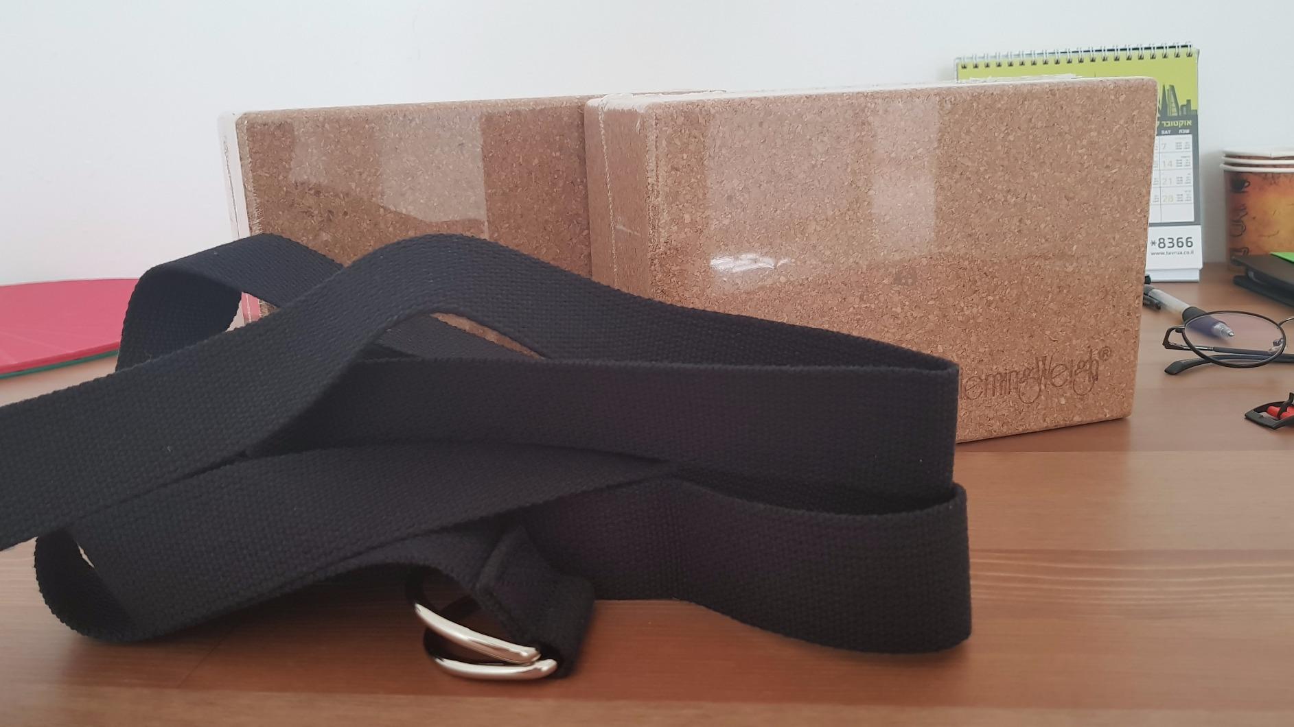 Gaiam Yoga Strap Premium Athletic Stretch Band with Adjustable Metal D-Ring Buckle Loop | Exercise & Fitness Stretching for Yoga, Pilates, Physical Therapy, Dance, Gym Workouts customer photo 1