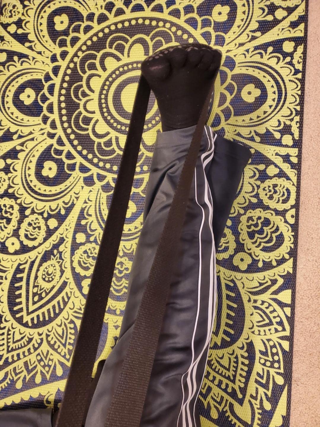 Gaiam Yoga Strap Premium Athletic Stretch Band with Adjustable Metal D-Ring Buckle Loop | Exercise & Fitness Stretching for Yoga, Pilates, Physical Therapy, Dance, Gym Workouts customer photo 2