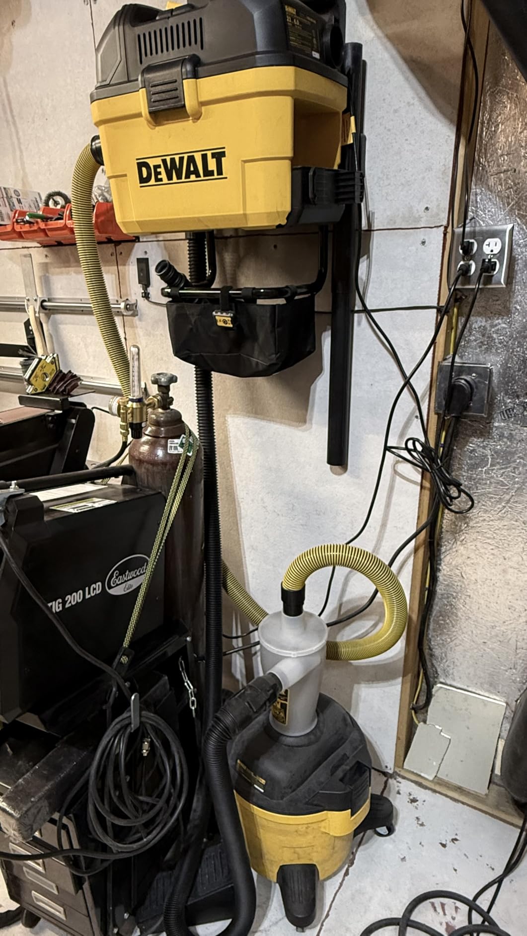 DEWALT Dust Separator with 6 Gallon Poly Tank, 99.5% Efficiency Cyclone Dust Collector, High-Performance Cycle Powder Collector Filter, DXVCS002, Yellow customer photo 1