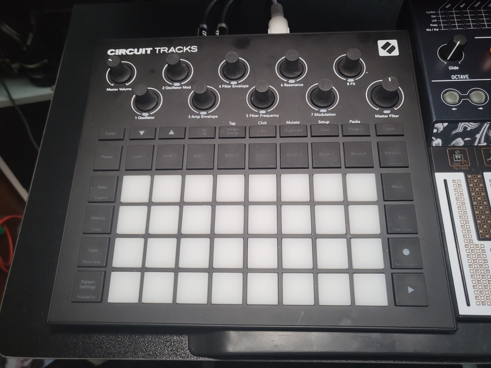 Novation Circuit Rhythm: Sampler and groovebox with eight sample tracks for making and performing beats customer photo 1