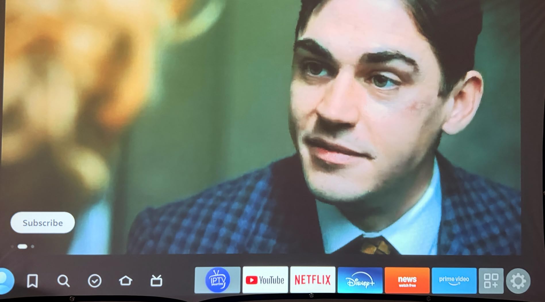 GROVIEW Projector, 15000lux 490ANSI Native 1080P WiFi Bluetooth Projector, 300'' Video Projector, Supports 4K & Zoom, 5G Sync, Compatible with HDMI USB/ AV/ Smartphone/ Pad/ Laptop/ DVD/ TV Stick/ PS5 customer photo 1