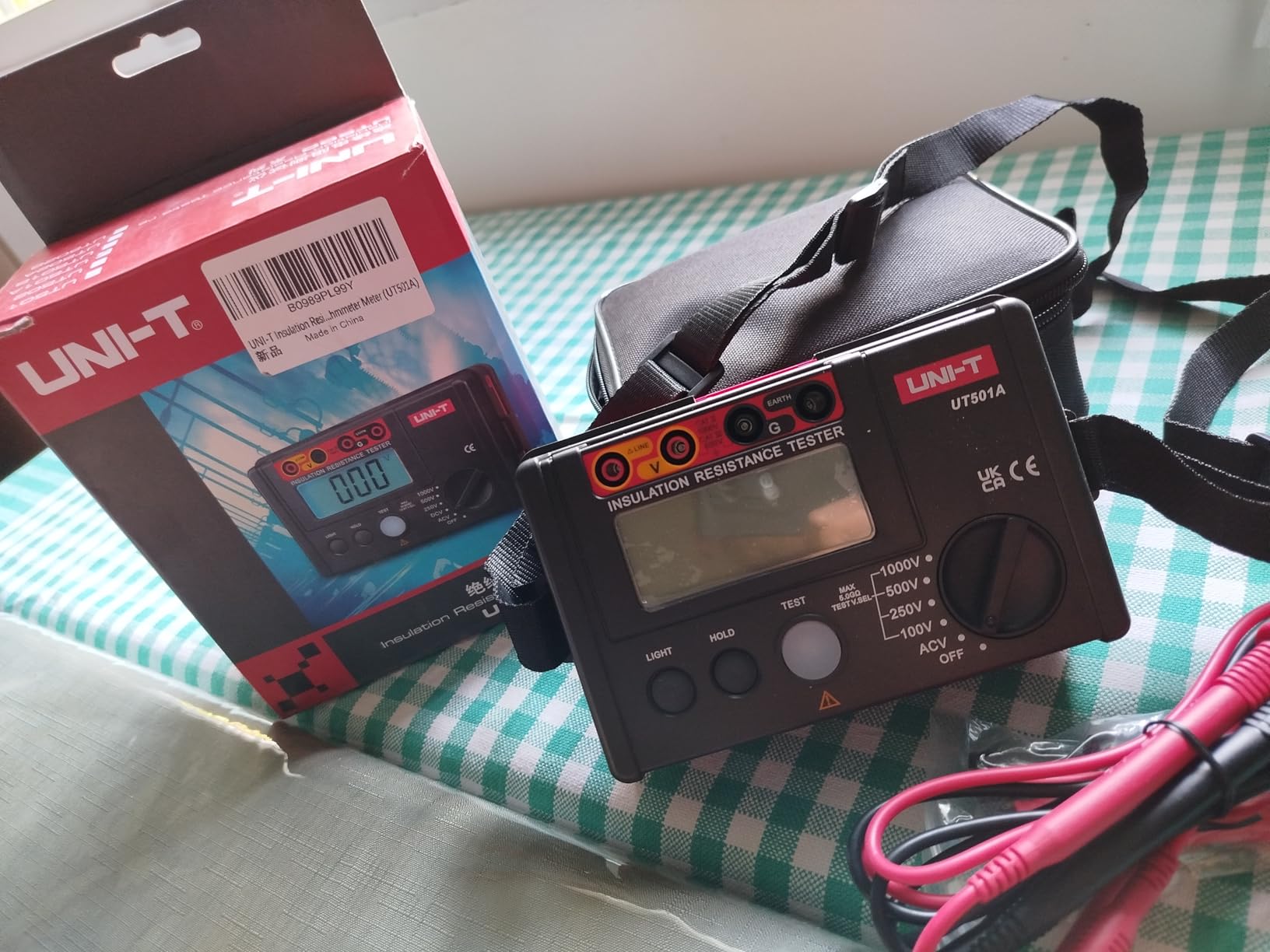 UNI-T 1000V Megohmmeter Insulation Megger Tester, Ground Resistance Tester Meter 0 Megohm to 5.5G with AC 100V/250V/500V Testing Voltage & LCD Display Backlight(UT501A) customer photo 1